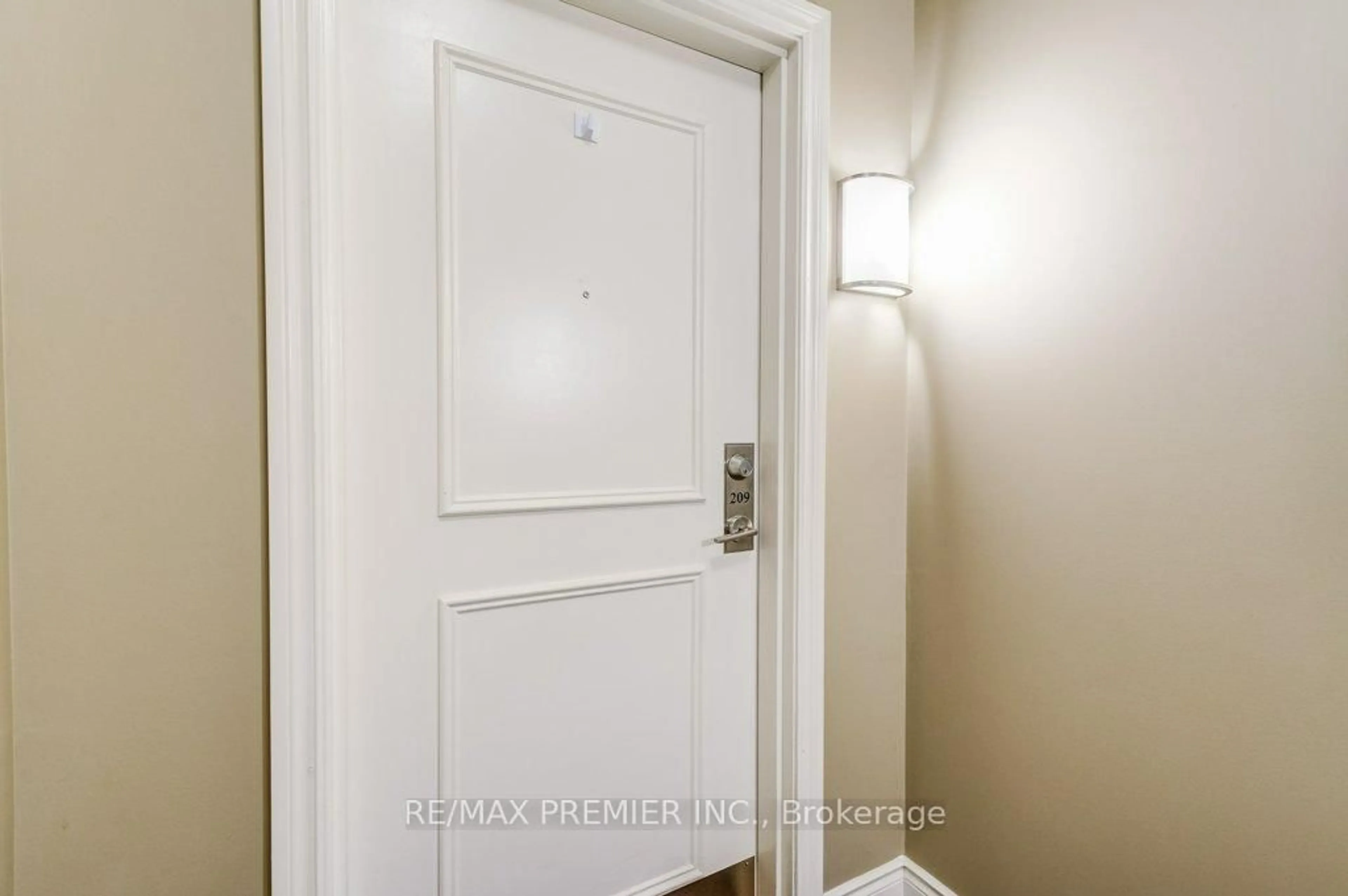 Indoor entryway for 10211 Keele St #209, Vaughan Ontario L6A 4R7