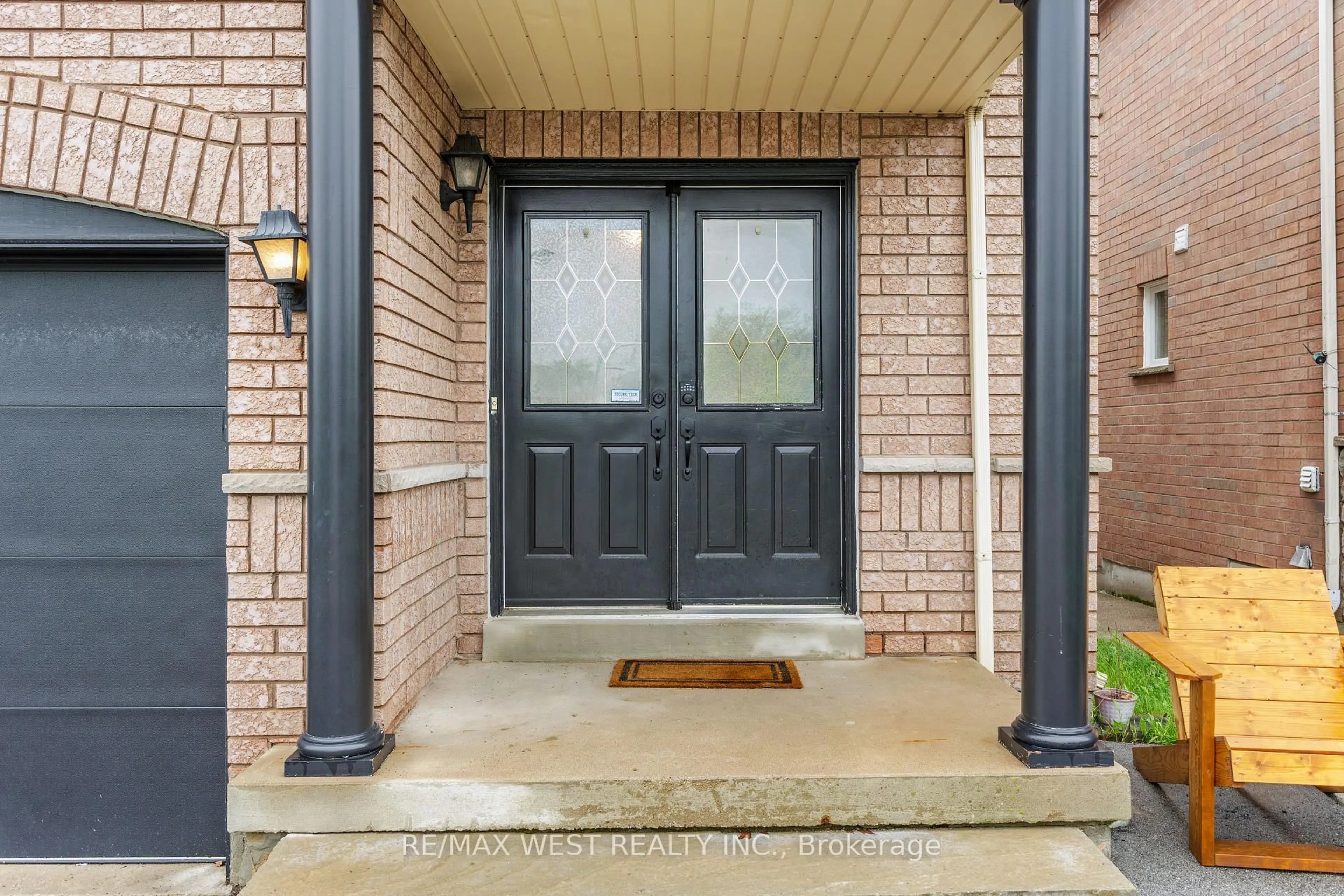 Indoor entryway for 284 Monte Carlo Dr, Vaughan Ontario L4H 1R2
