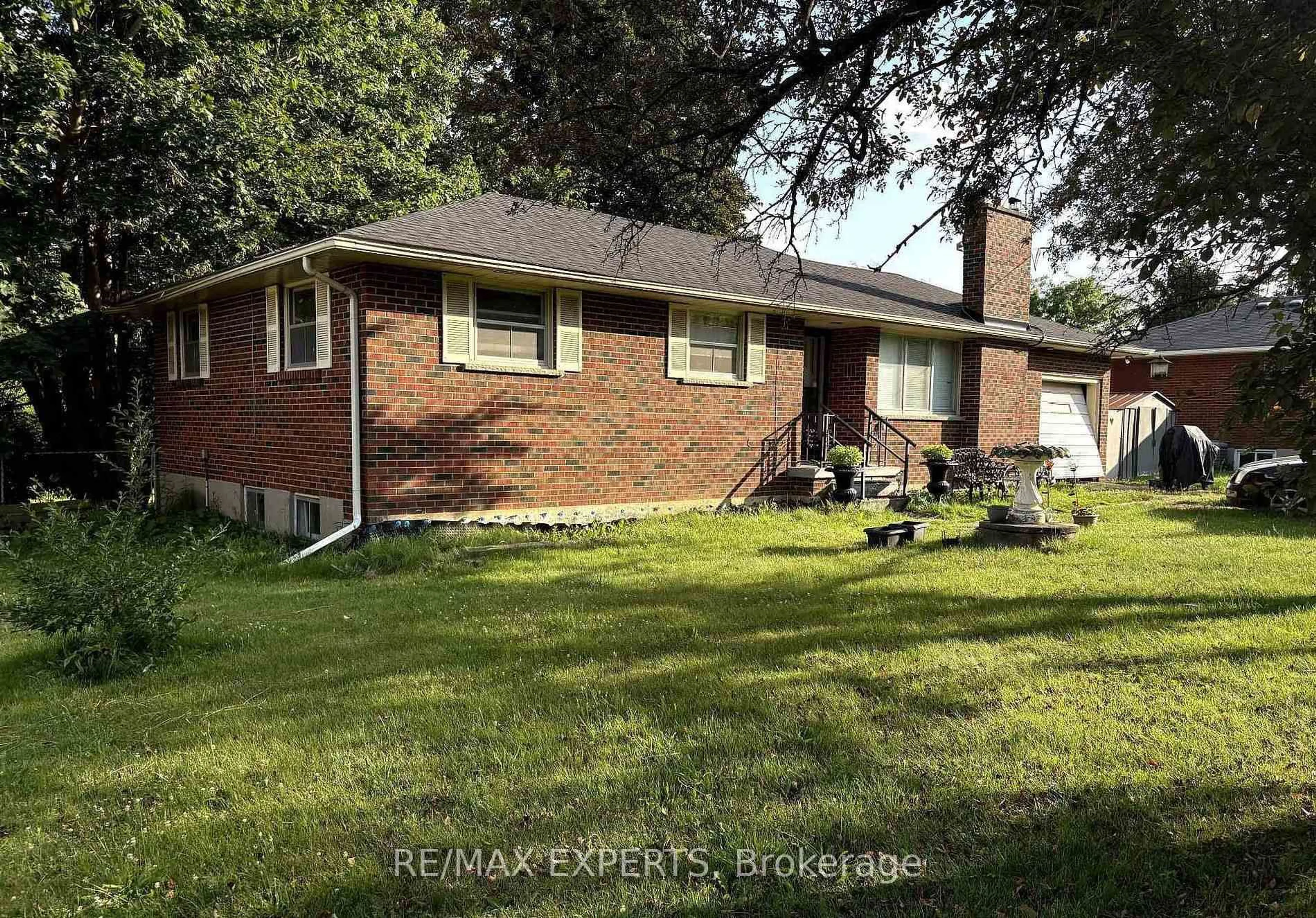 Home with brick exterior material, street for 6531 King Rd, King Ontario L0G 1N0