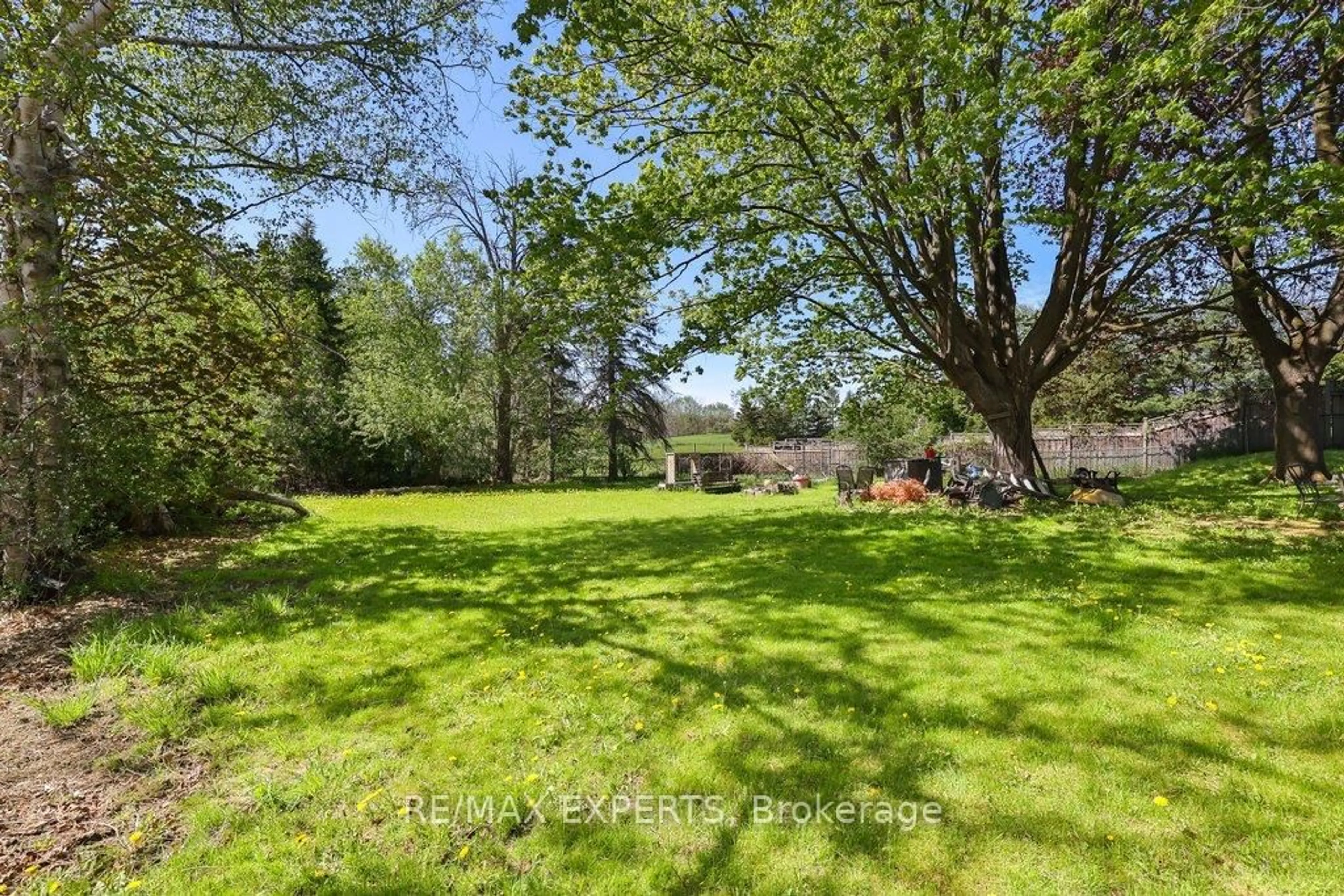 A pic from outside/outdoor area/front of a property/back of a property/a pic from drone, forest/trees view for 6531 King Rd, King Ontario L0G 1N0