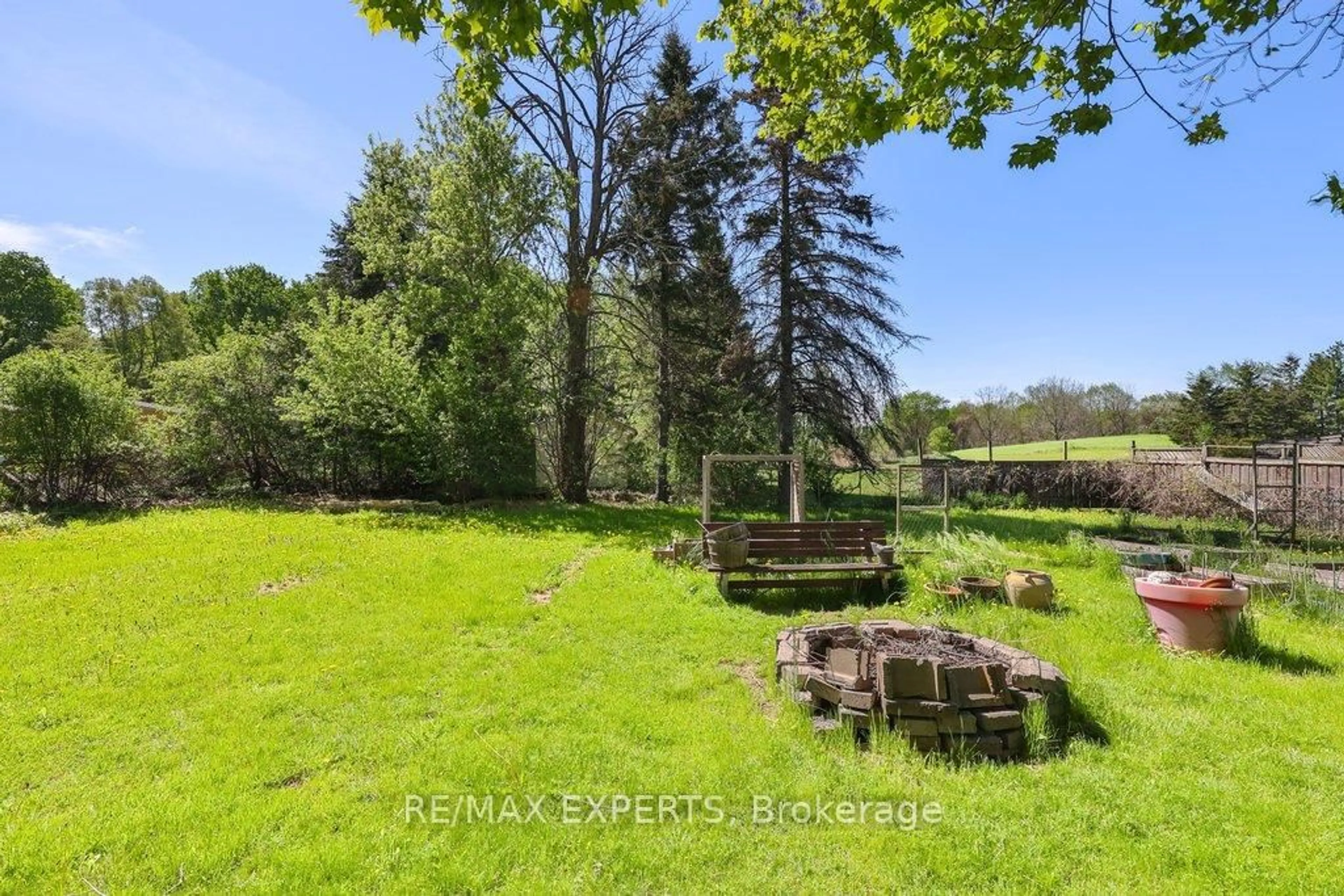 A pic from outside/outdoor area/front of a property/back of a property/a pic from drone, forest/trees view for 6531 King Rd, King Ontario L0G 1N0
