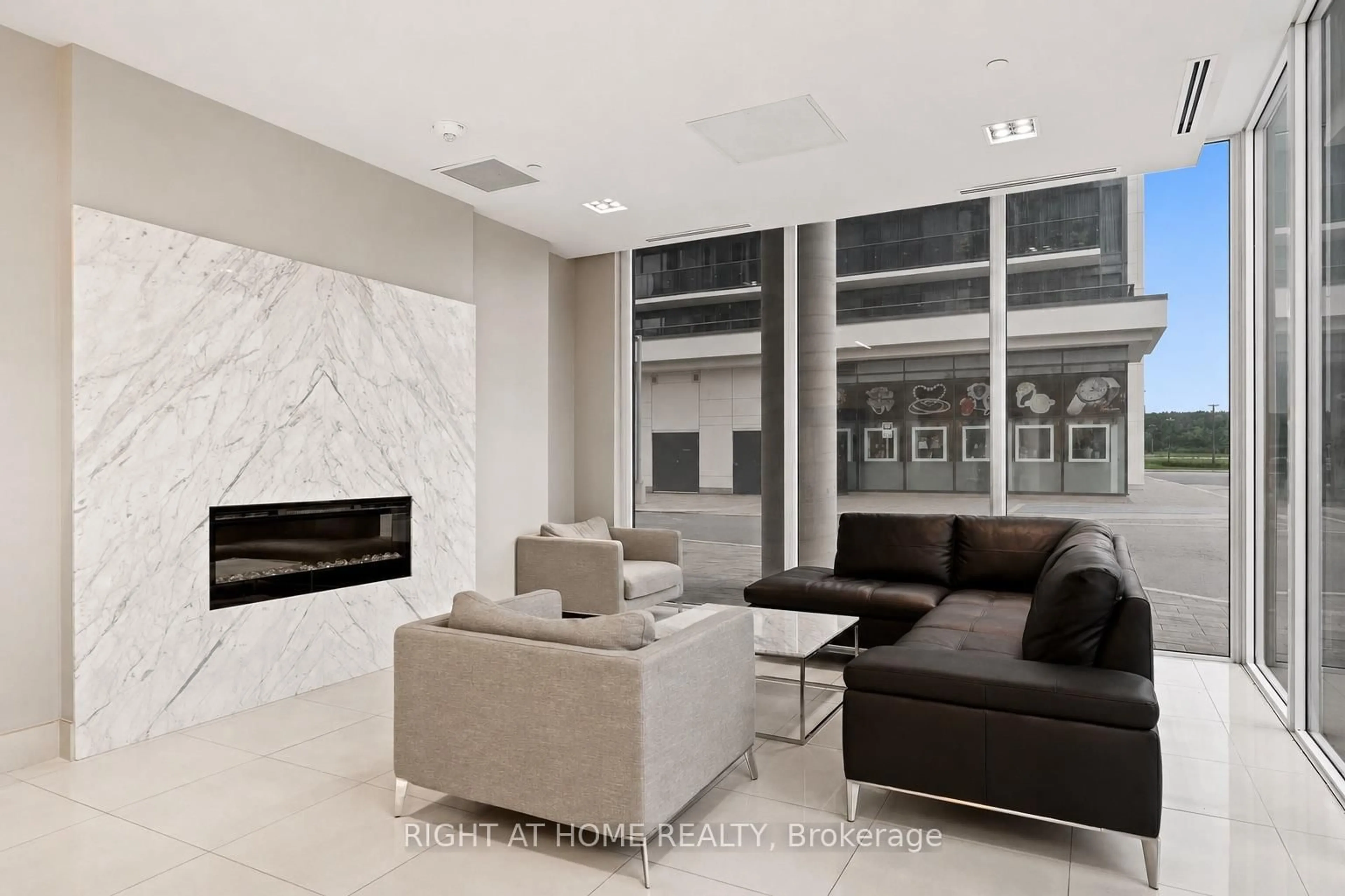 Lobby for 9816 Yonge St #1010, Richmond Hill Ontario L4C 0X5