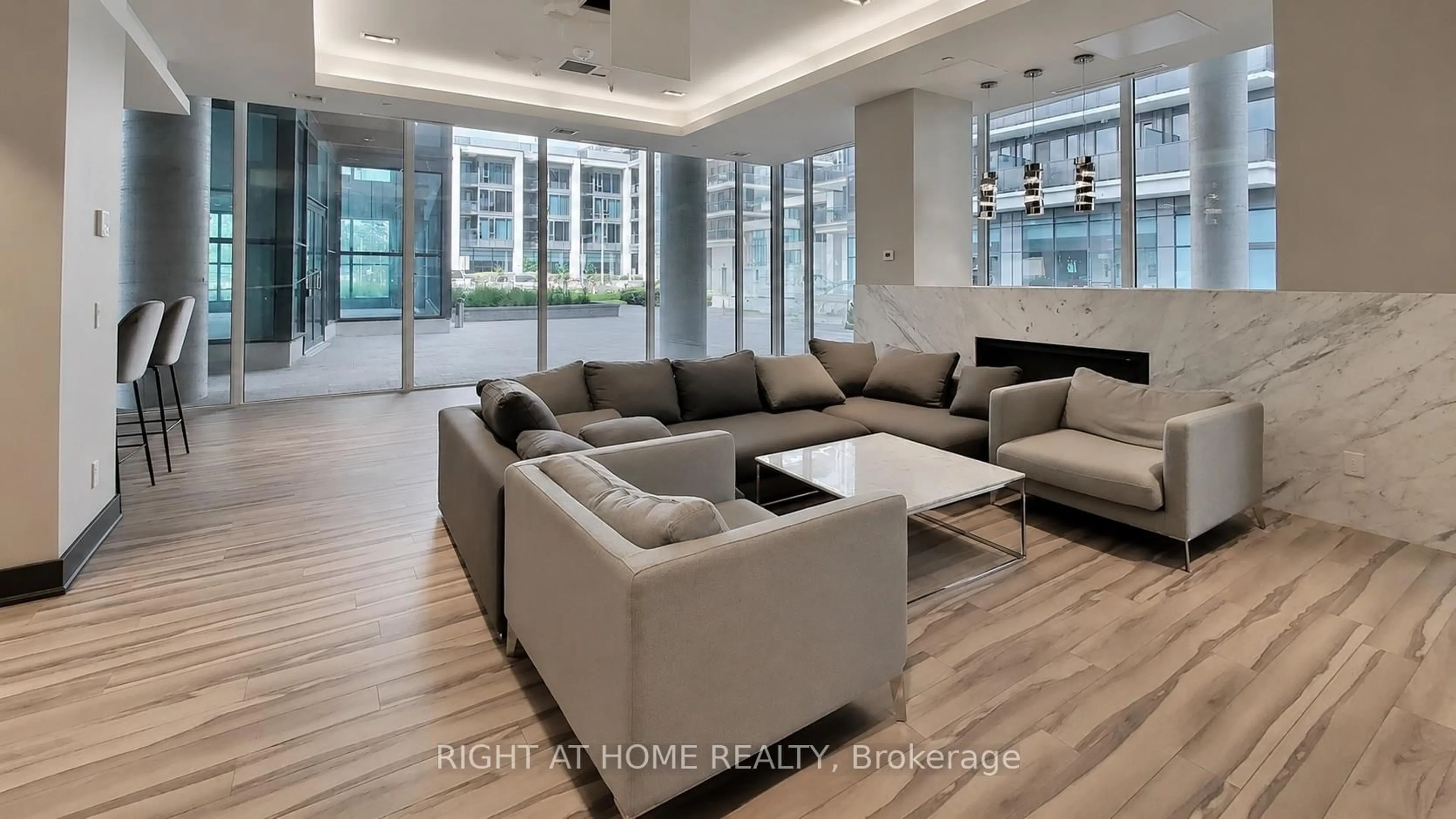 Living room with furniture, unknown for 9816 Yonge St #1010, Richmond Hill Ontario L4C 0X5