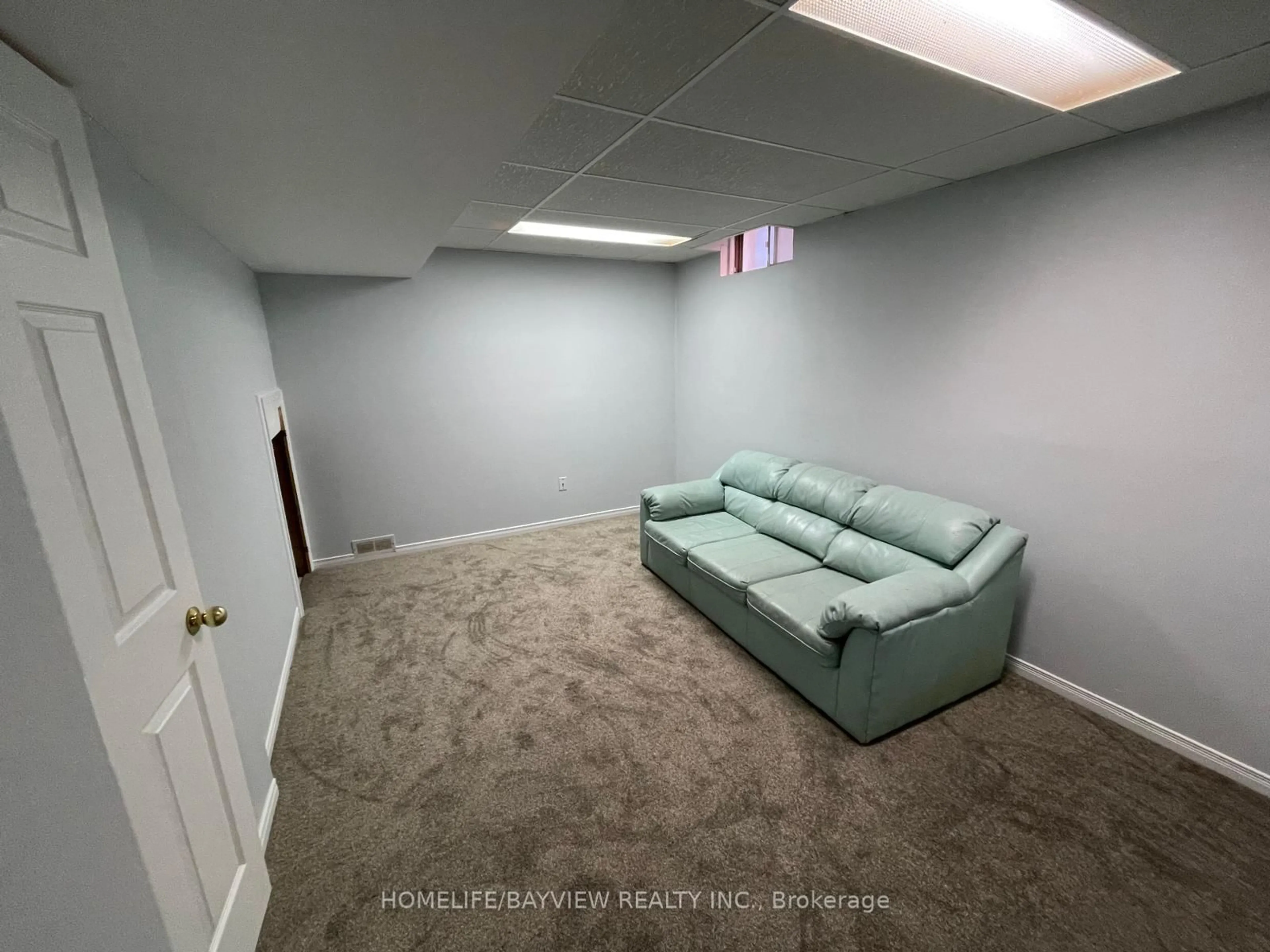 A pic of a room for 128 Heathwood Heights Dr, Aurora Ontario L4G 4W1
