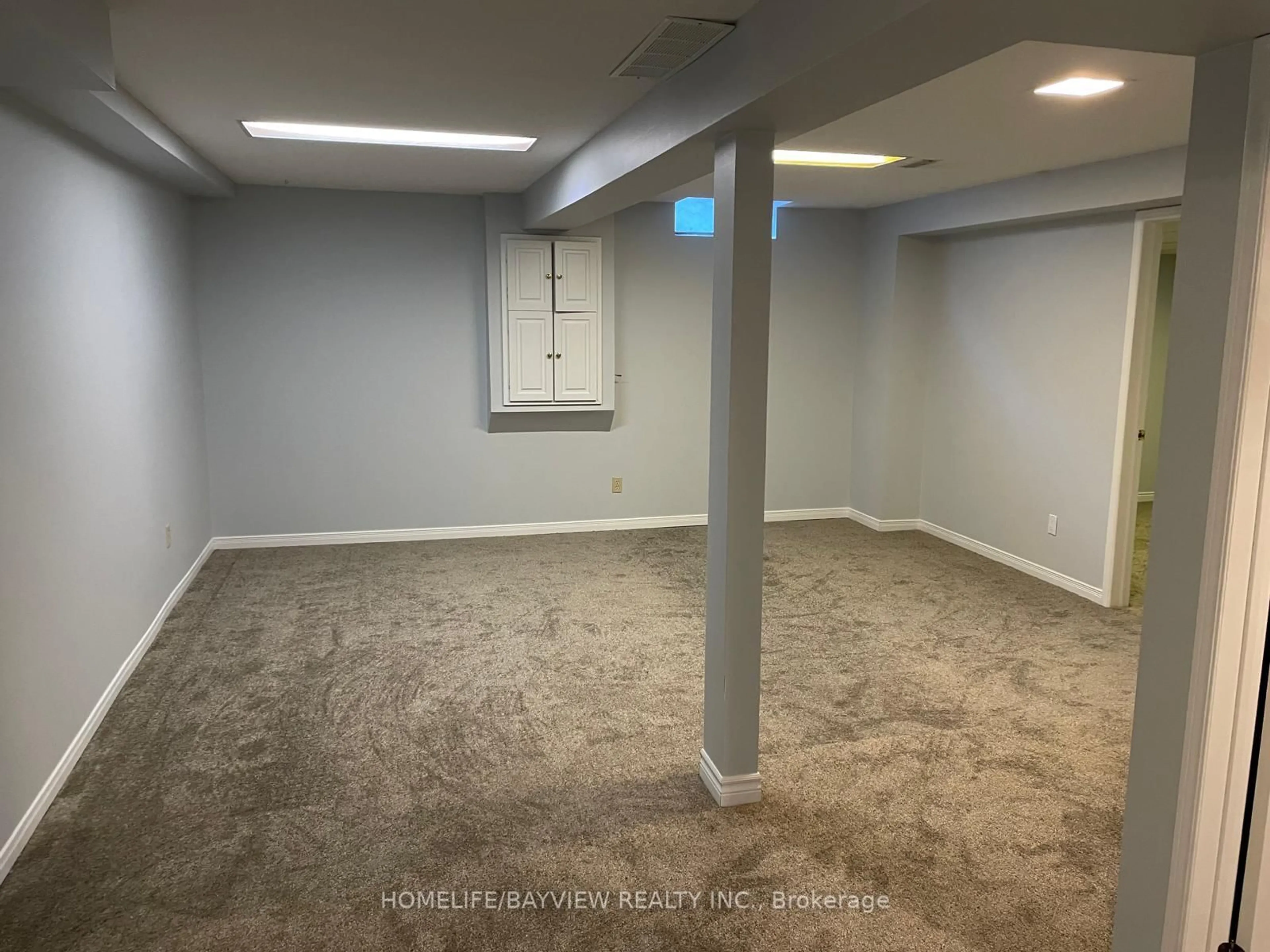 A pic of a room for 128 Heathwood Heights Dr, Aurora Ontario L4G 4W1