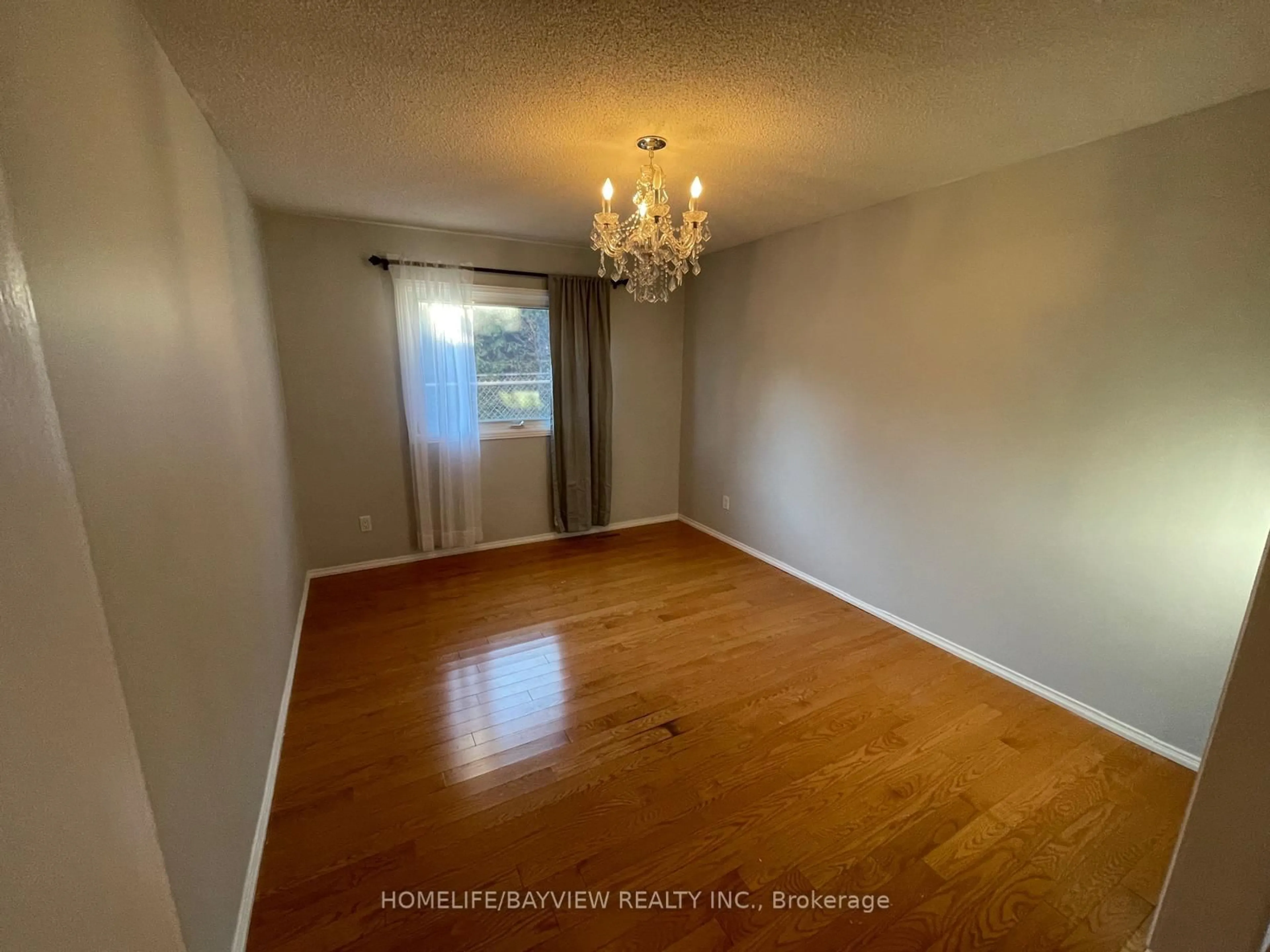 A pic of a room for 128 Heathwood Heights Dr, Aurora Ontario L4G 4W1