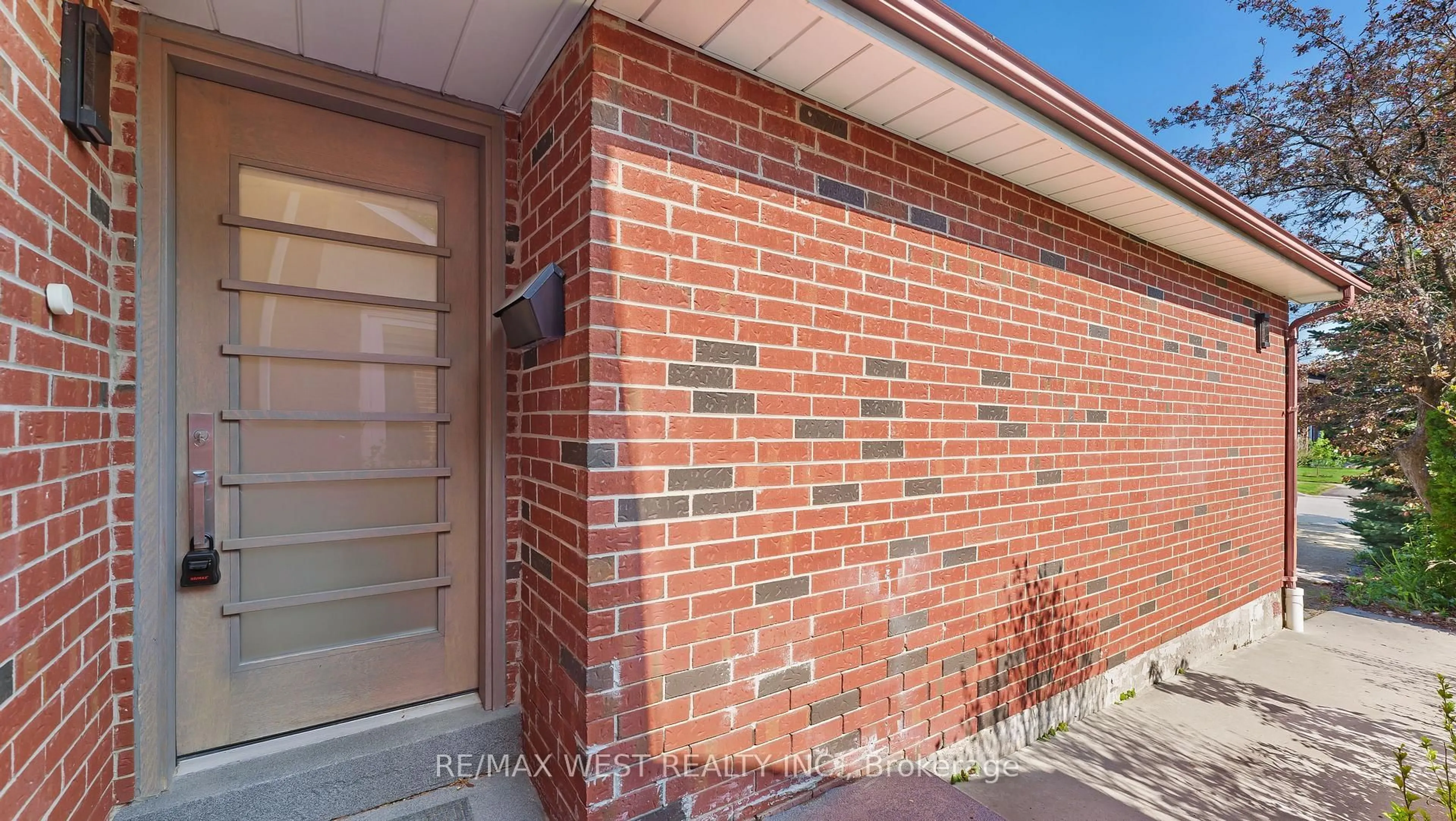Home with brick exterior material, street for 48 Gray Cres, Richmond Hill Ontario L4C 5V5
