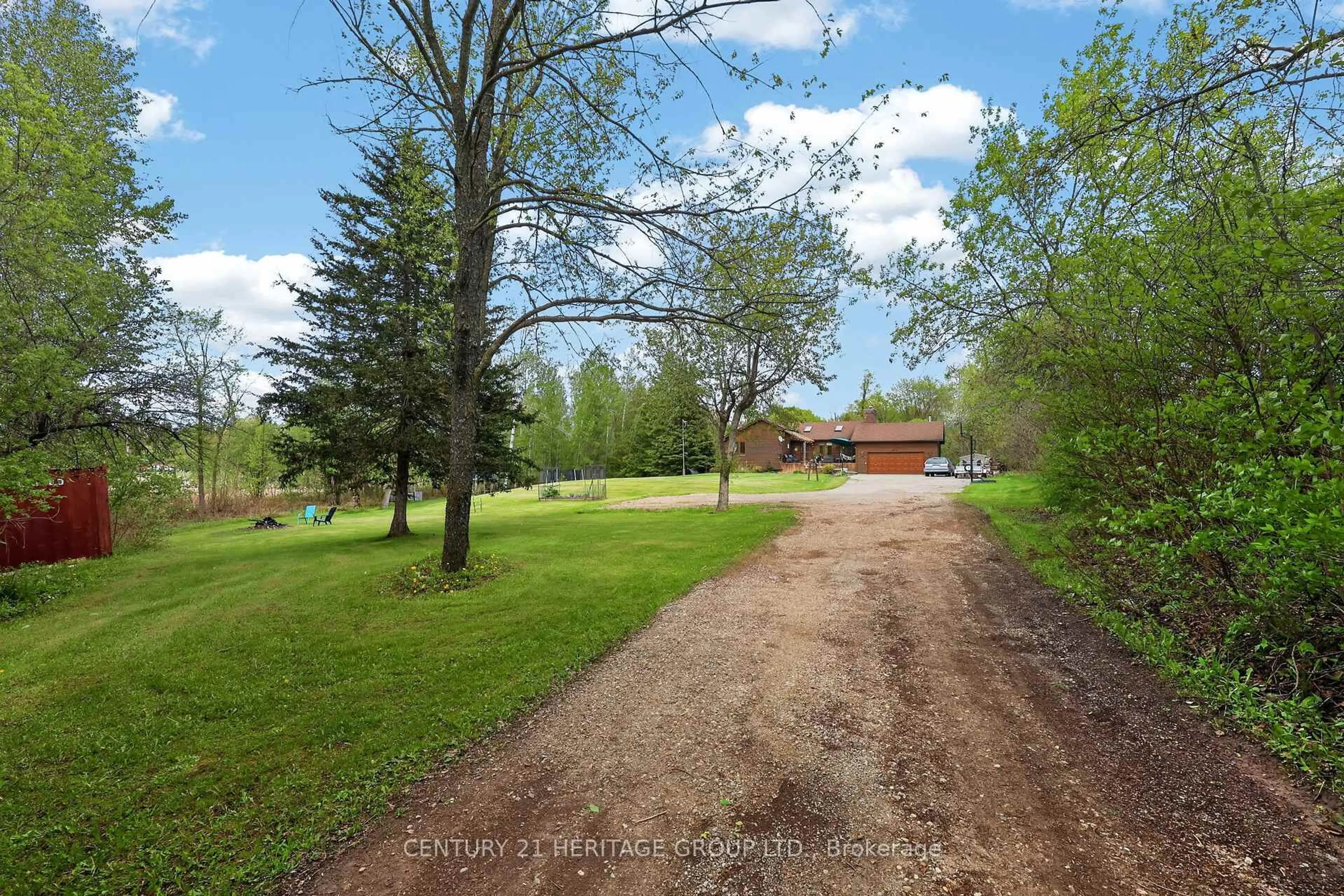 A pic from outside/outdoor area/front of a property/back of a property/a pic from drone, unknown for 6675 Scotch Line, Essa Ontario L9R 1V2