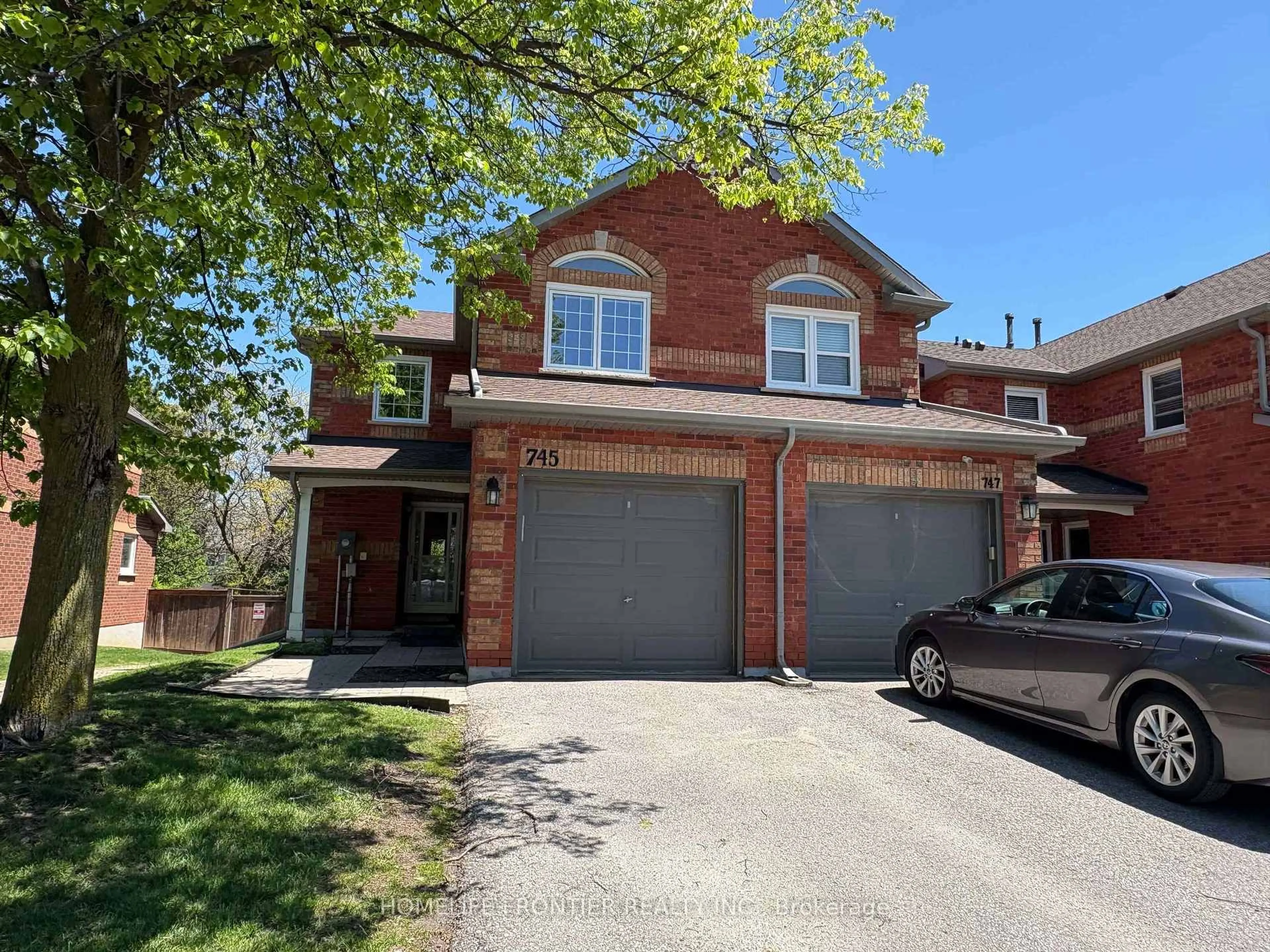 Home with brick exterior material, street for 745 Caradonna Cres, Newmarket Ontario L3X 1W5