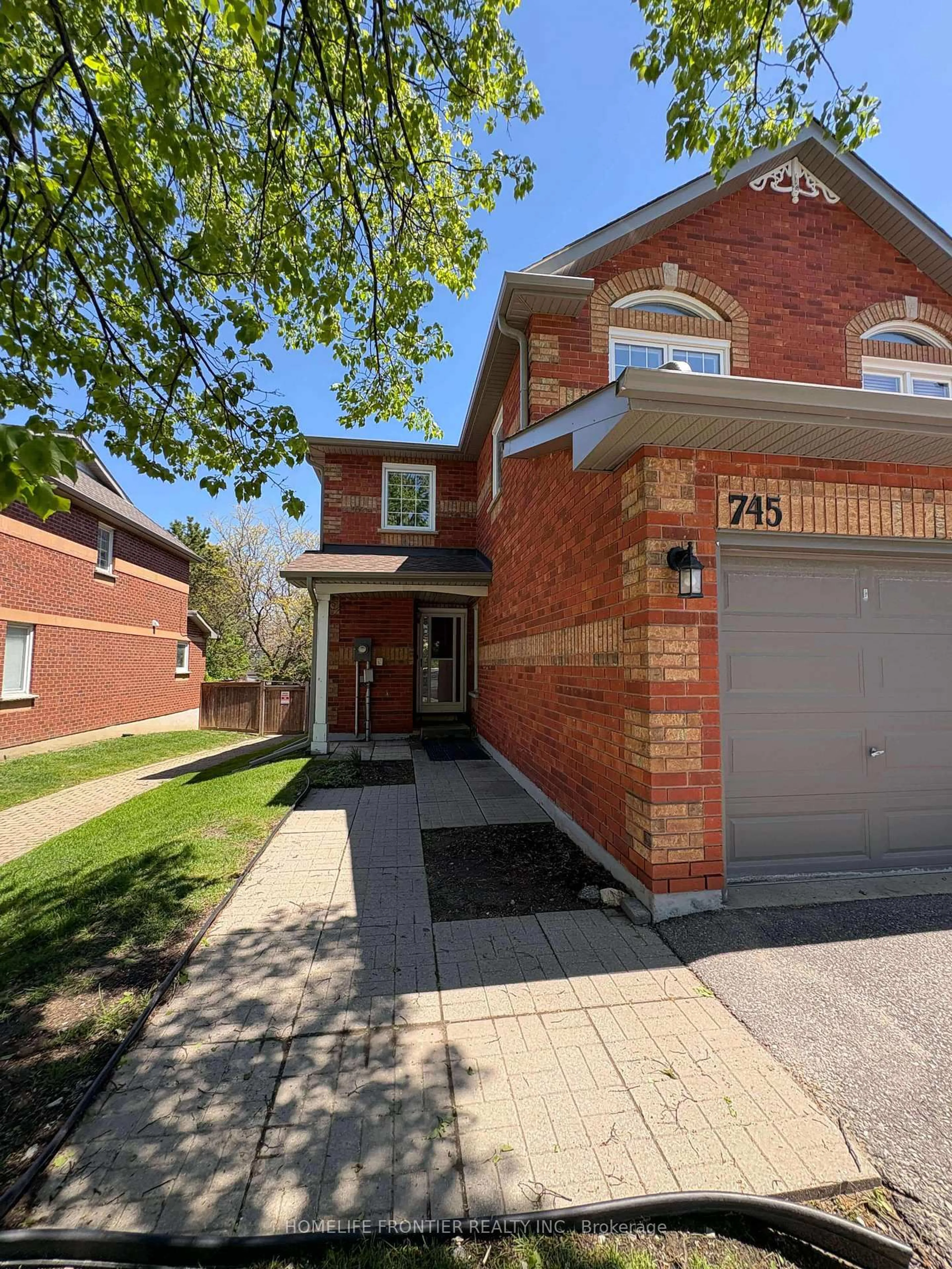 Home with brick exterior material, street for 745 Caradonna Cres, Newmarket Ontario L3X 1W5