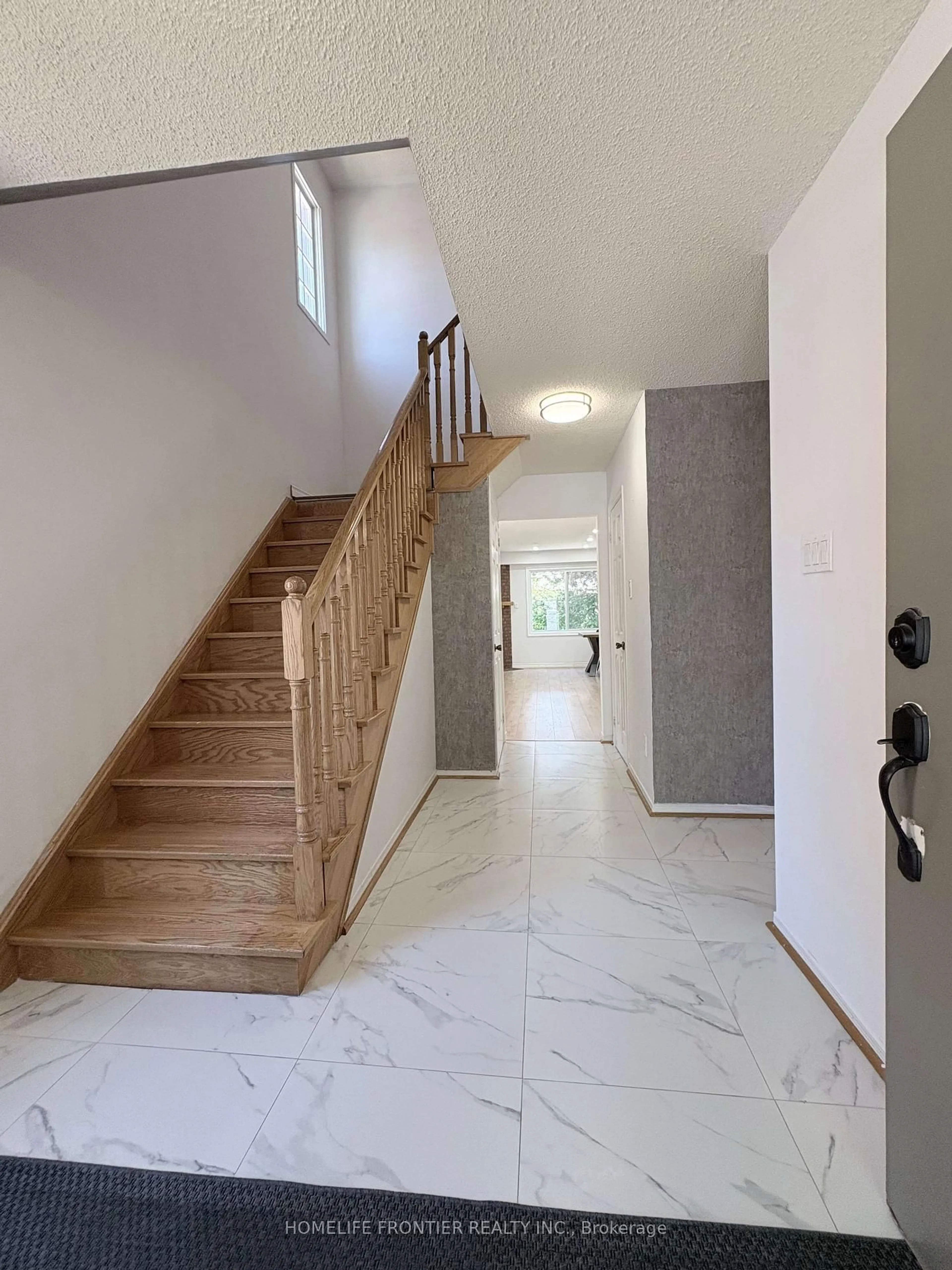 Unknown for 745 Caradonna Cres, Newmarket Ontario L3X 1W5