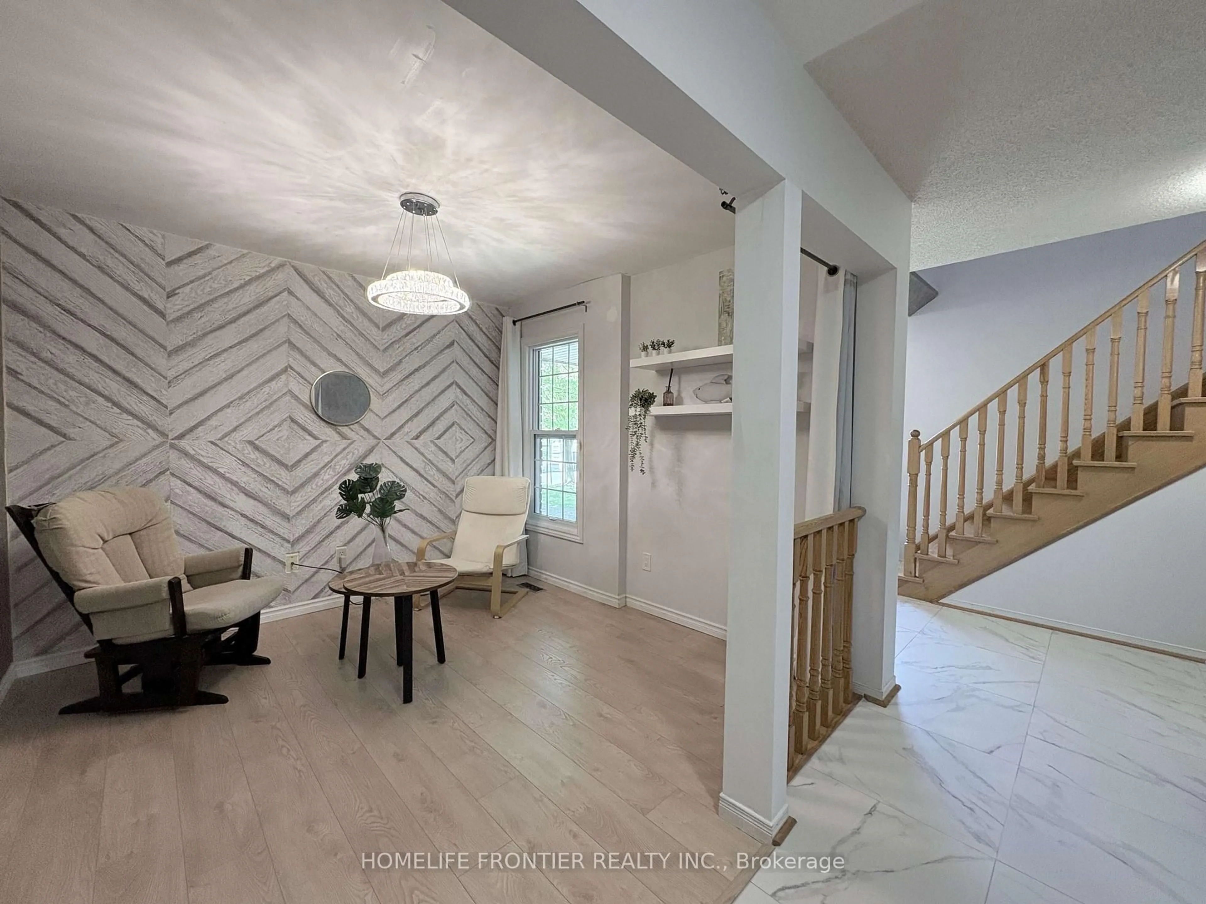 Indoor entryway for 745 Caradonna Cres, Newmarket Ontario L3X 1W5