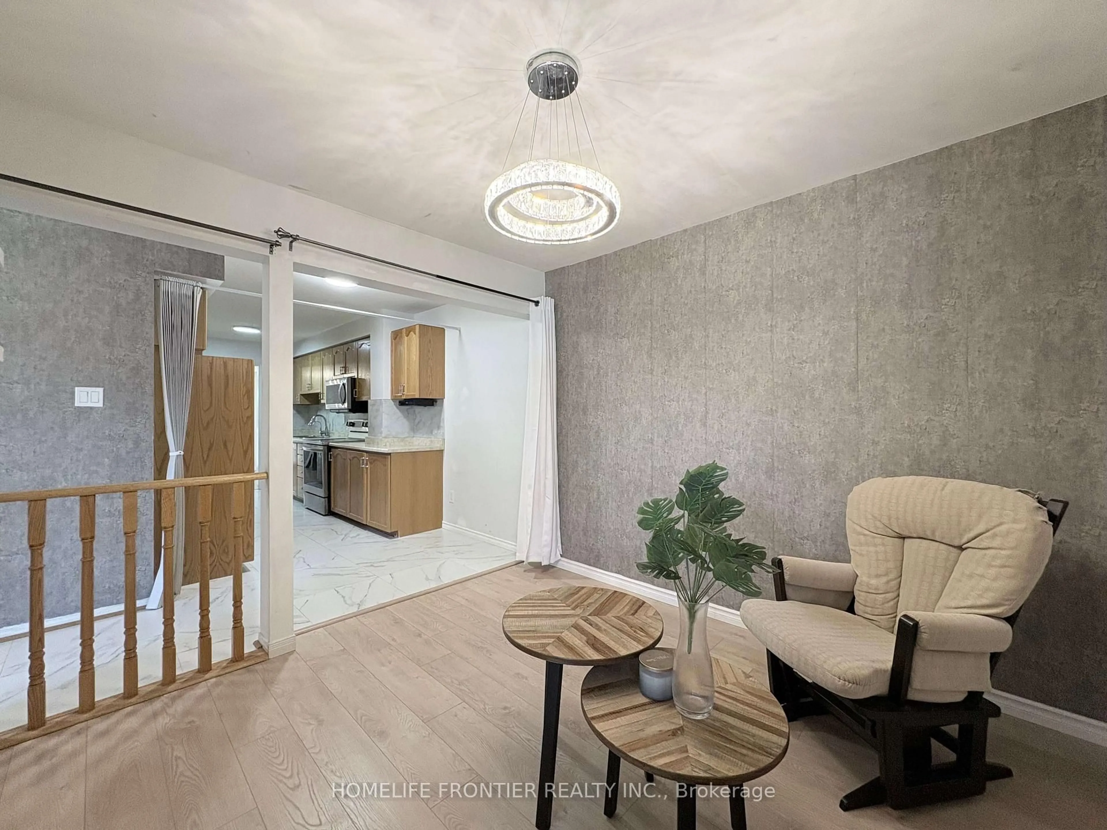 Unknown for 745 Caradonna Cres, Newmarket Ontario L3X 1W5
