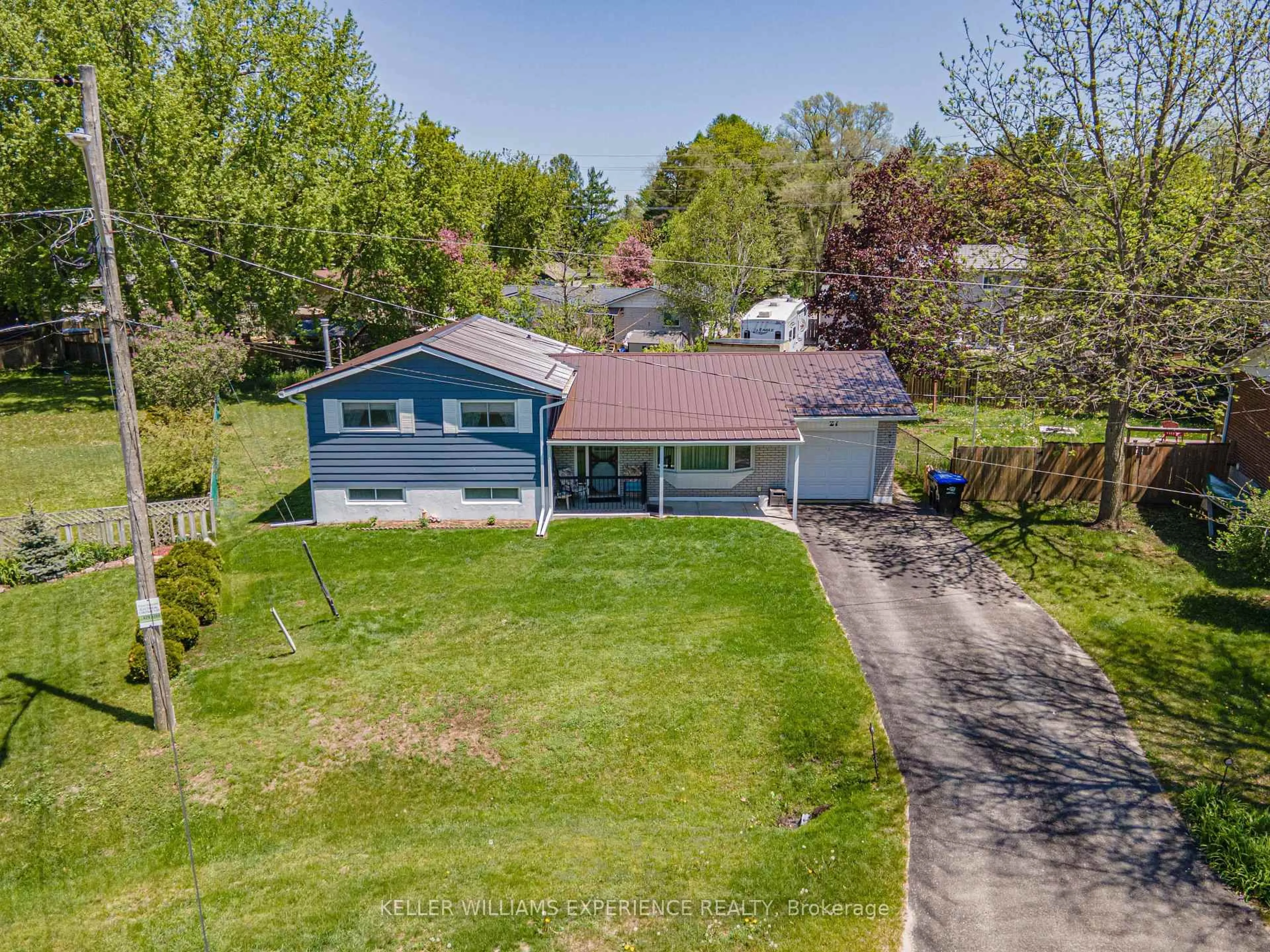 A pic from outside/outdoor area/front of a property/back of a property/a pic from drone, street for 27 Larkdale Cres, Essa Ontario L0M 1B0