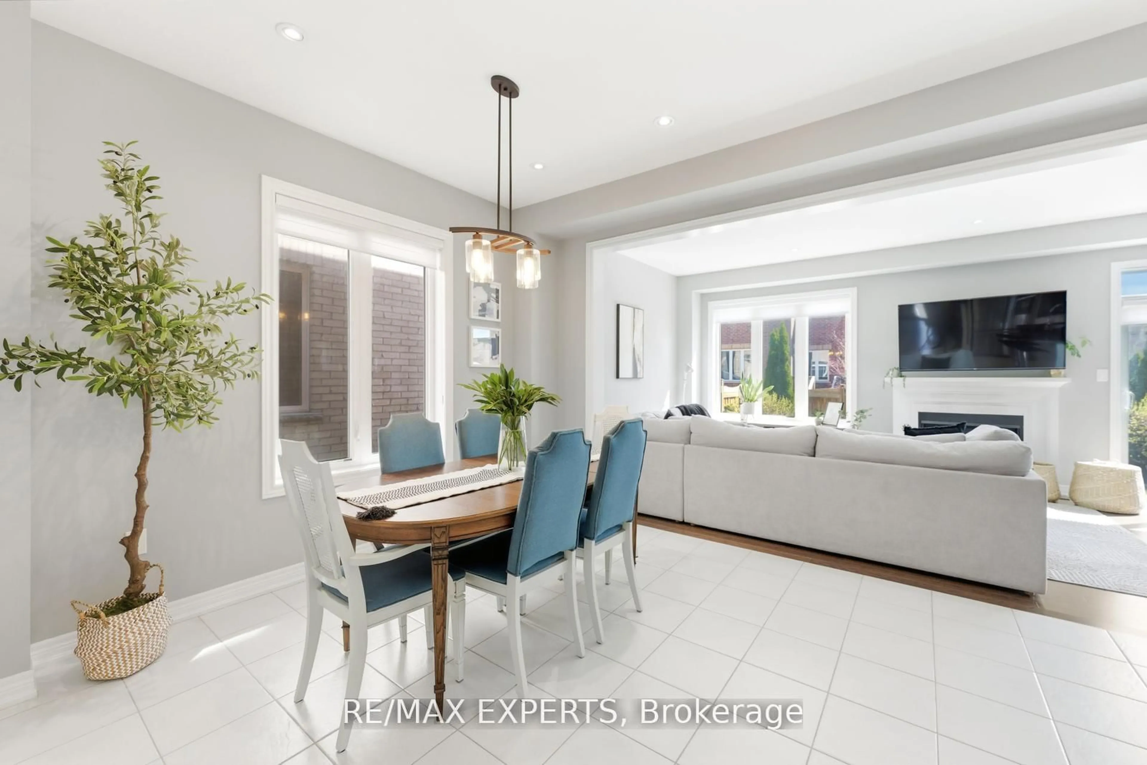 Dining room, ceramic/tile floor for 45 Bright Land Dr, Vaughan Ontario L4H 3N5
