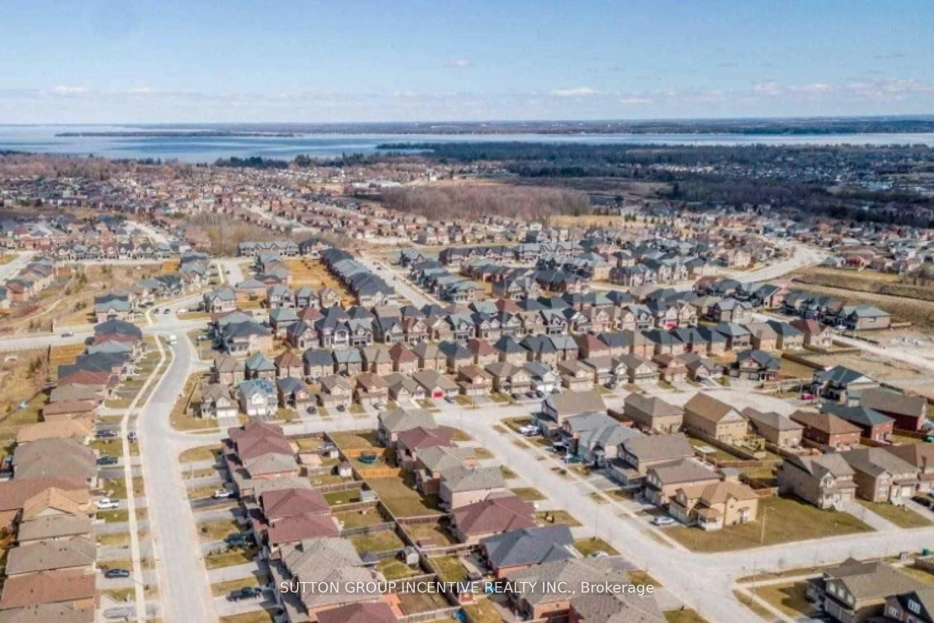 A pic from outside/outdoor area/front of a property/back of a property/a pic from drone, street for 1411 Sheldon St, Innisfil Ontario L9S 0H7