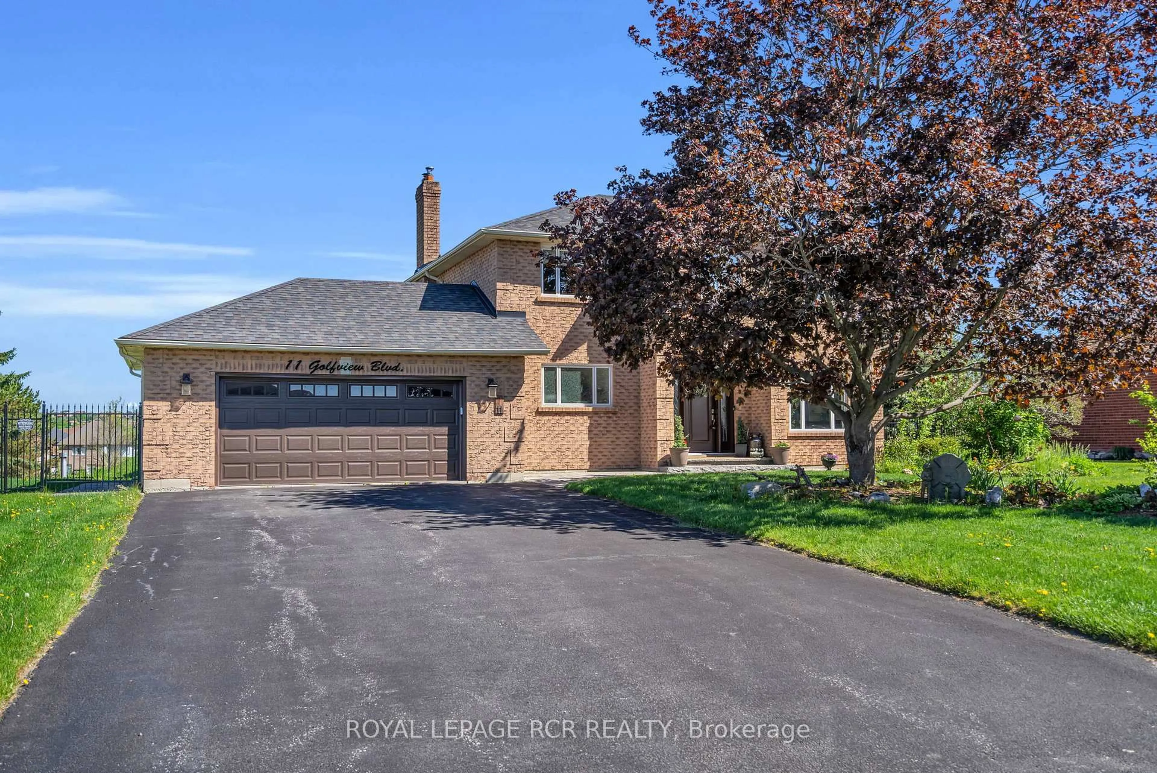 Home with brick exterior material, street for 11 Golfview Blvd, Bradford West Gwillimbury Ontario L3Z 3Z1