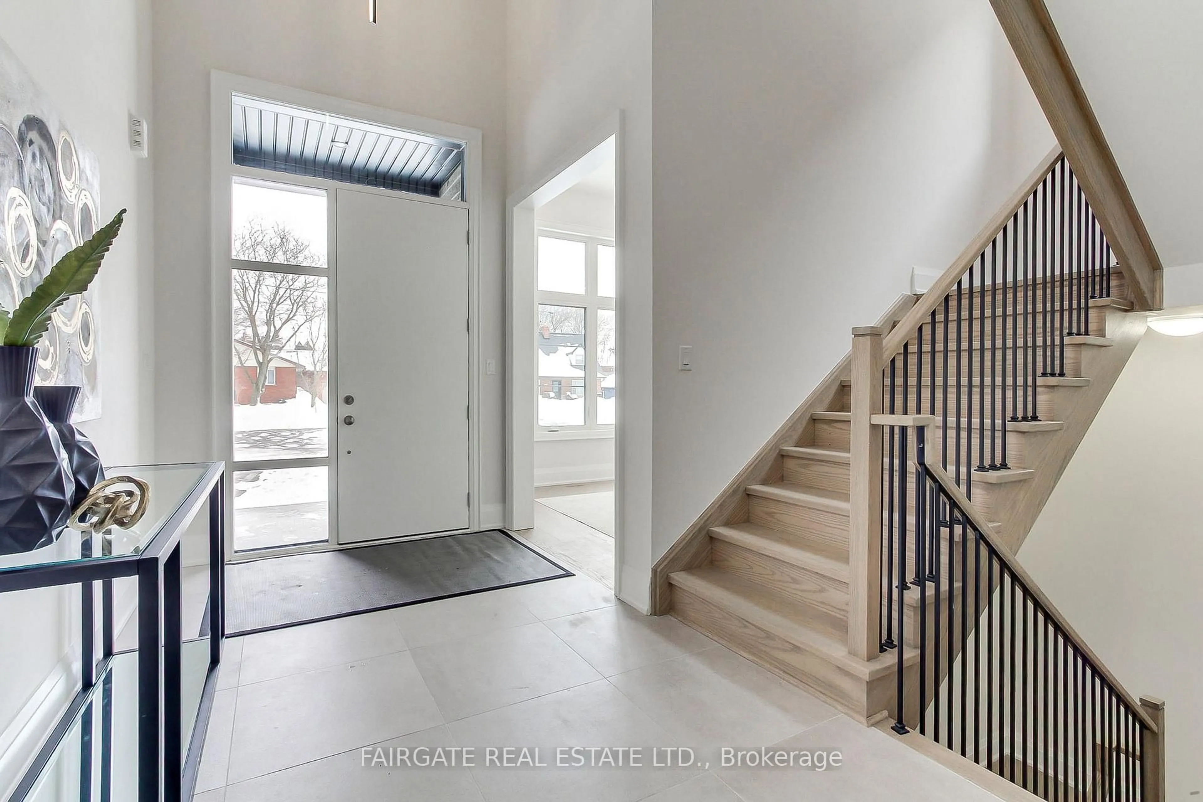 Indoor entryway for 132 William St, Whitchurch-Stouffville Ontario L4A 1B3
