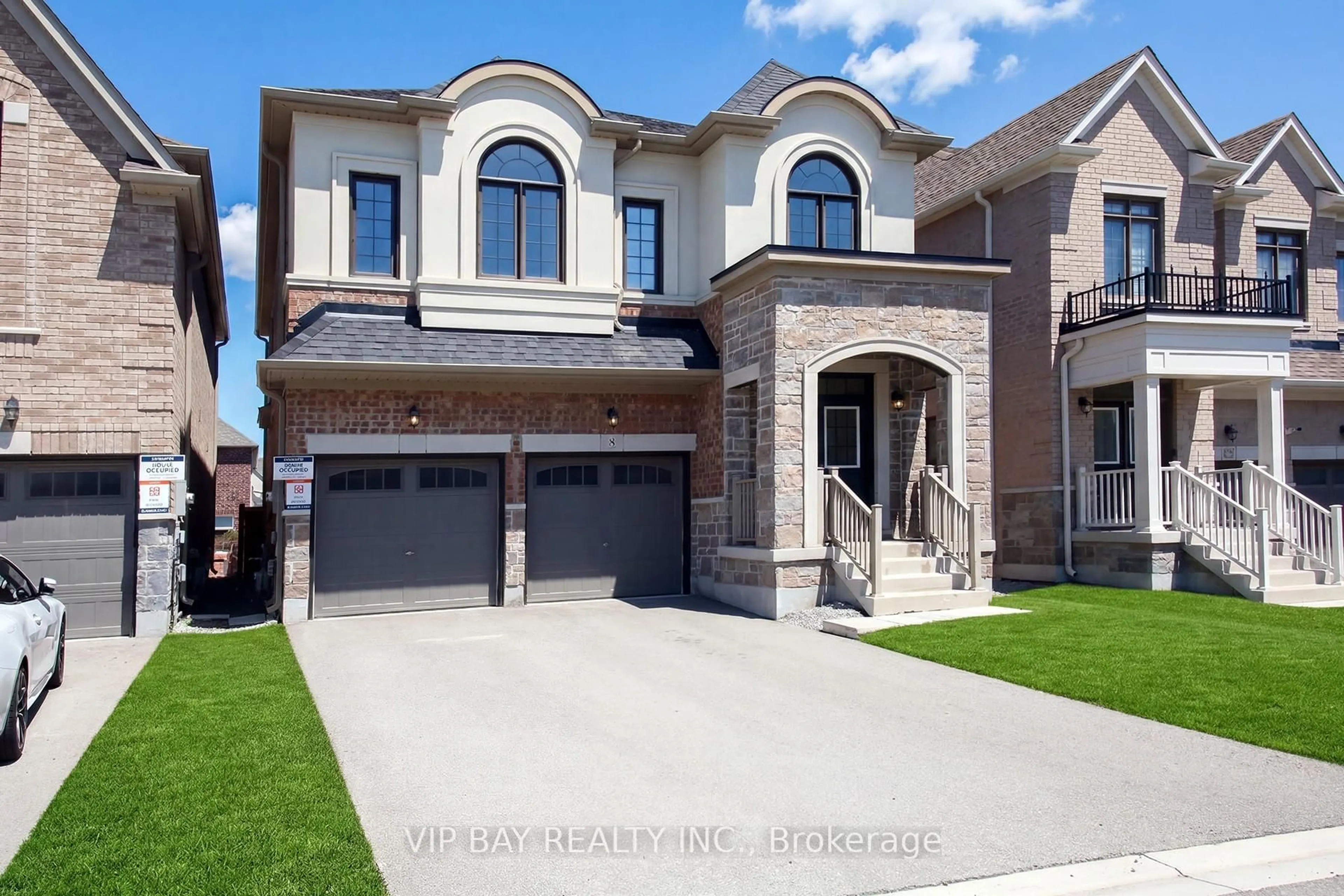 Home with brick exterior material, street for 8 Tremoy Rd, East Gwillimbury Ontario L9N 0T4