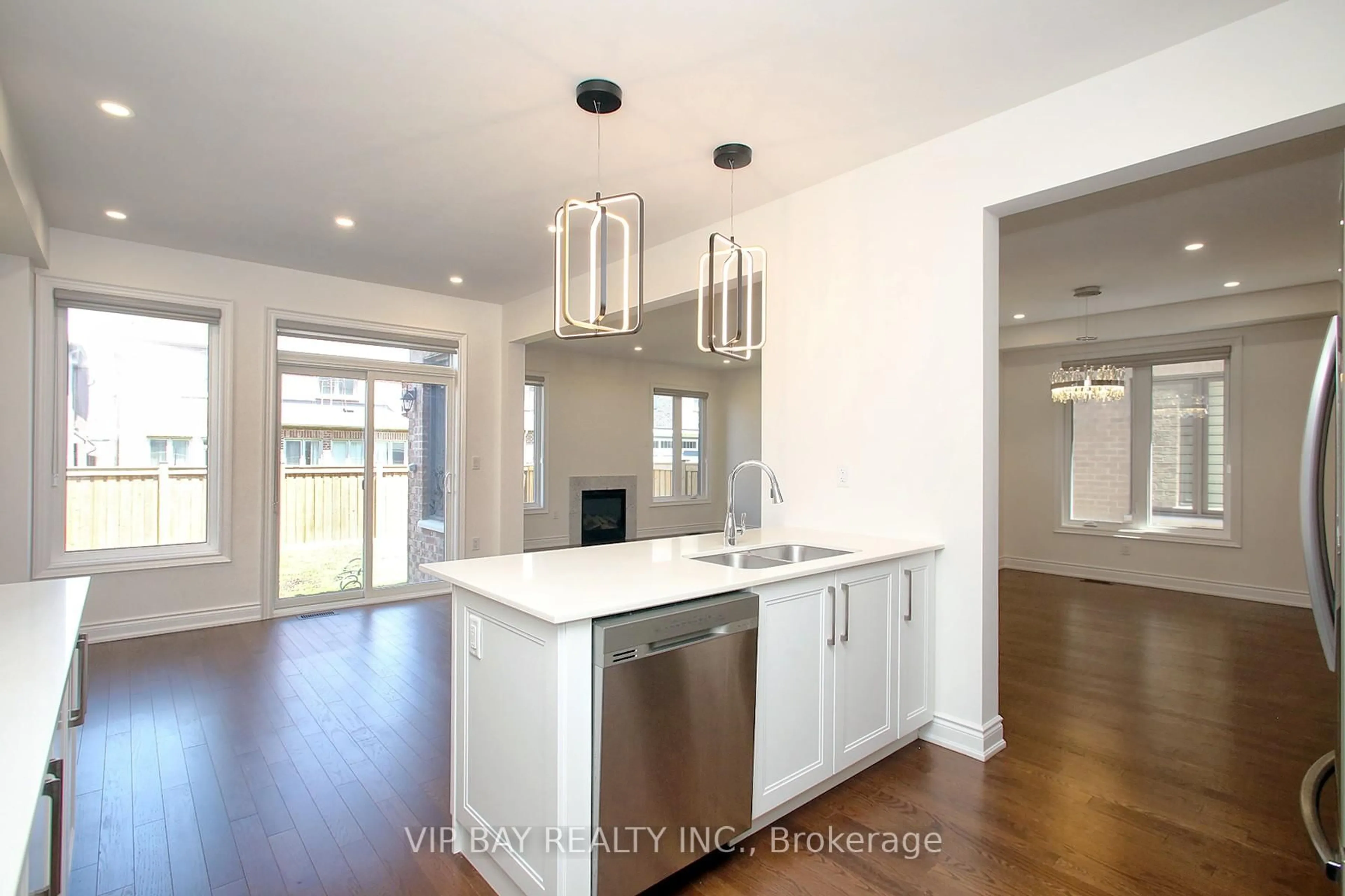 Open concept kitchen, unknown for 8 Tremoy Rd, East Gwillimbury Ontario L9N 0T4