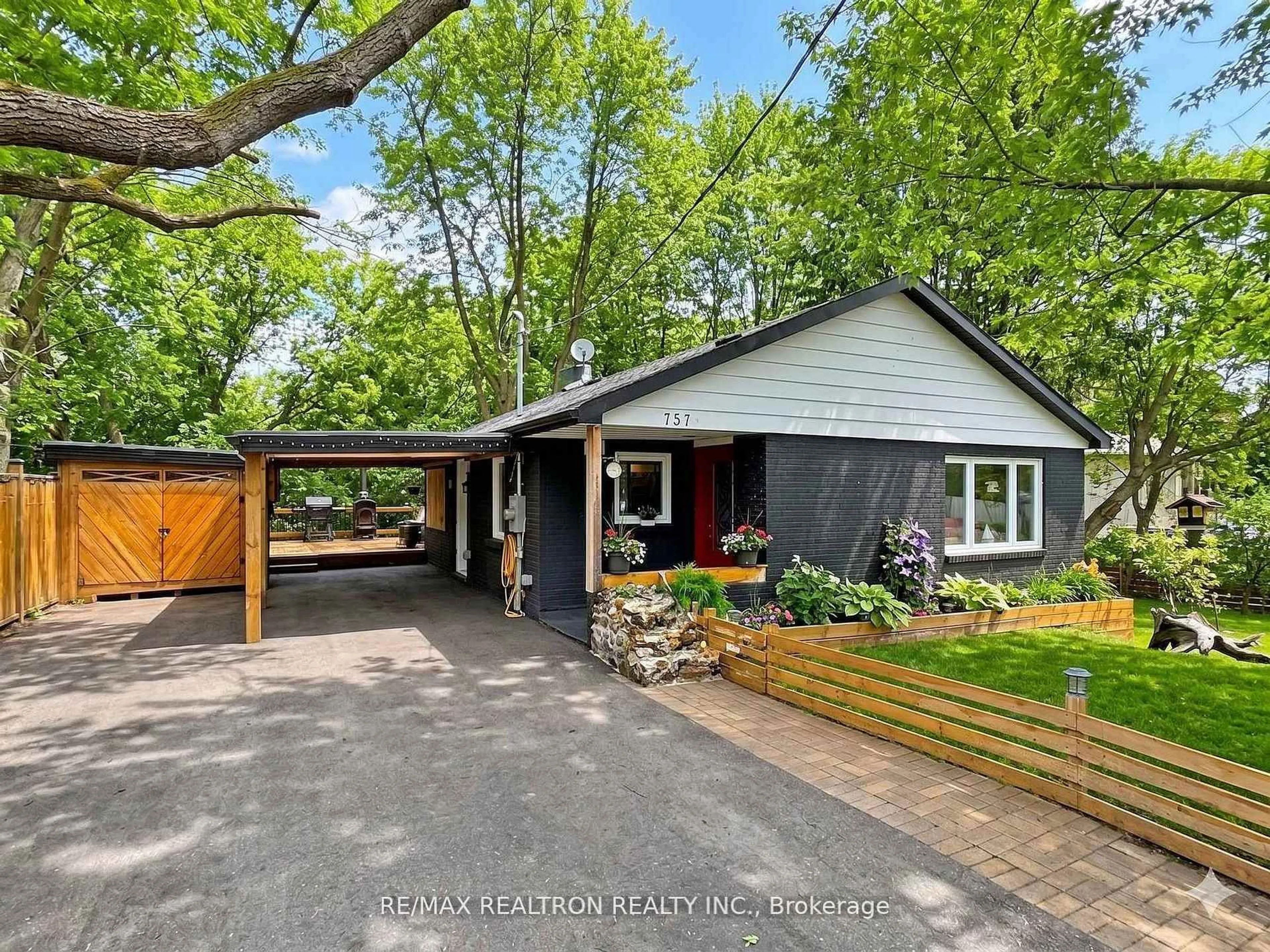 Unknown for 757 Srigley St, Newmarket Ontario L3Y 1X6
