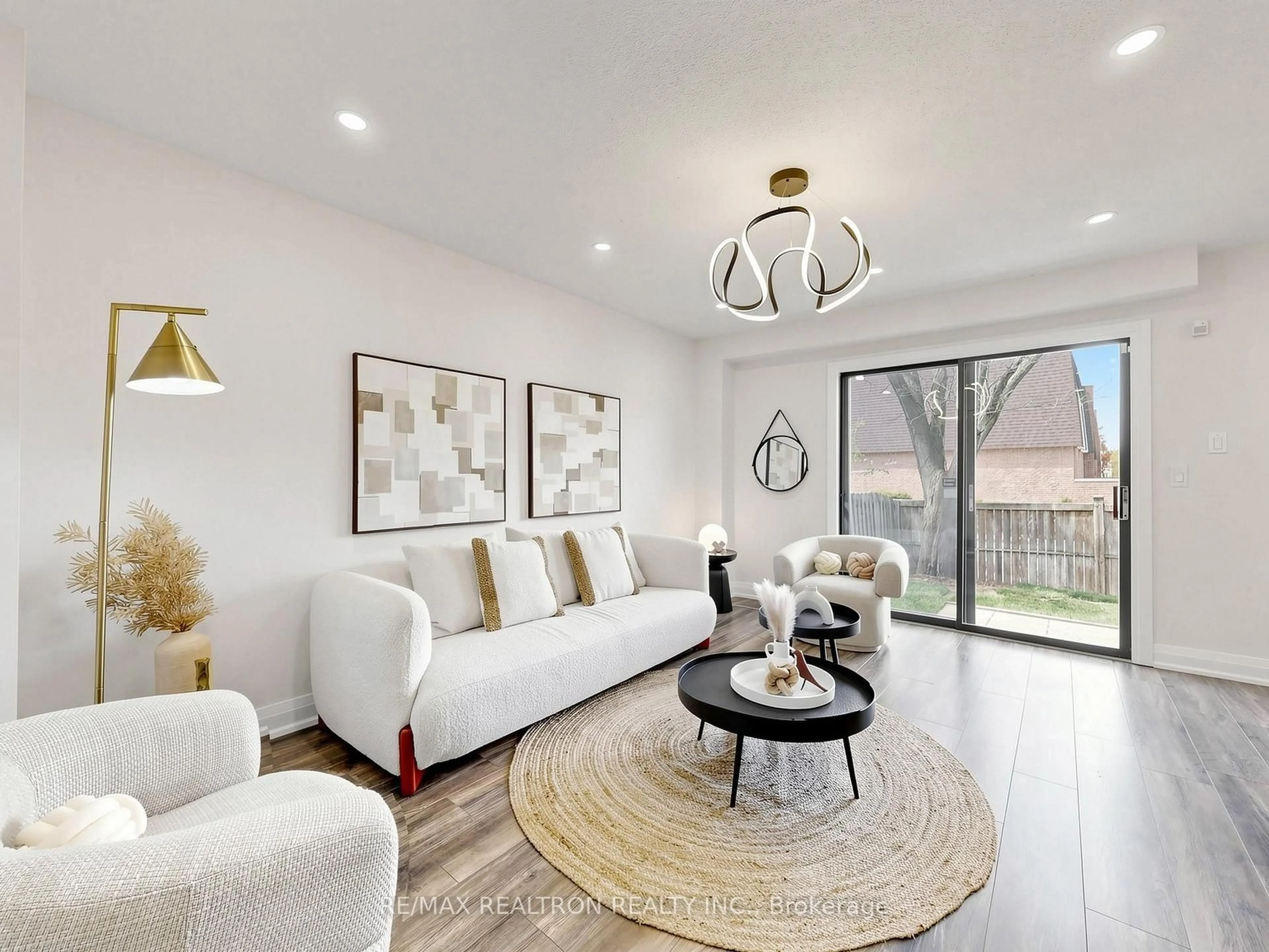 Living room with furniture, unknown for 16 Foxglove Crt, Markham Ontario L3R 3Y3