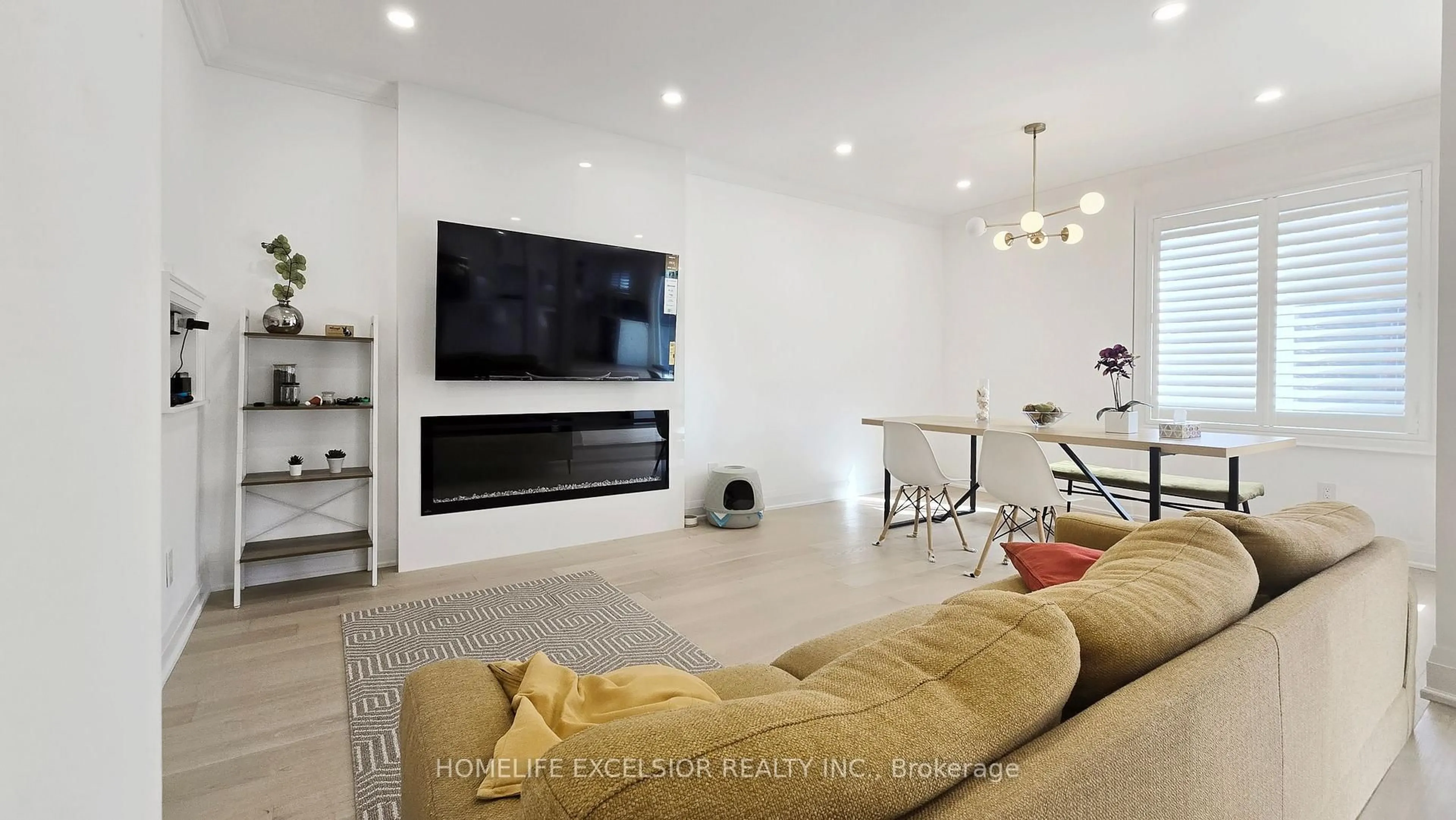 Living room with furniture, unknown for 84 Jessica Gdns, Vaughan Ontario L4J 3G2