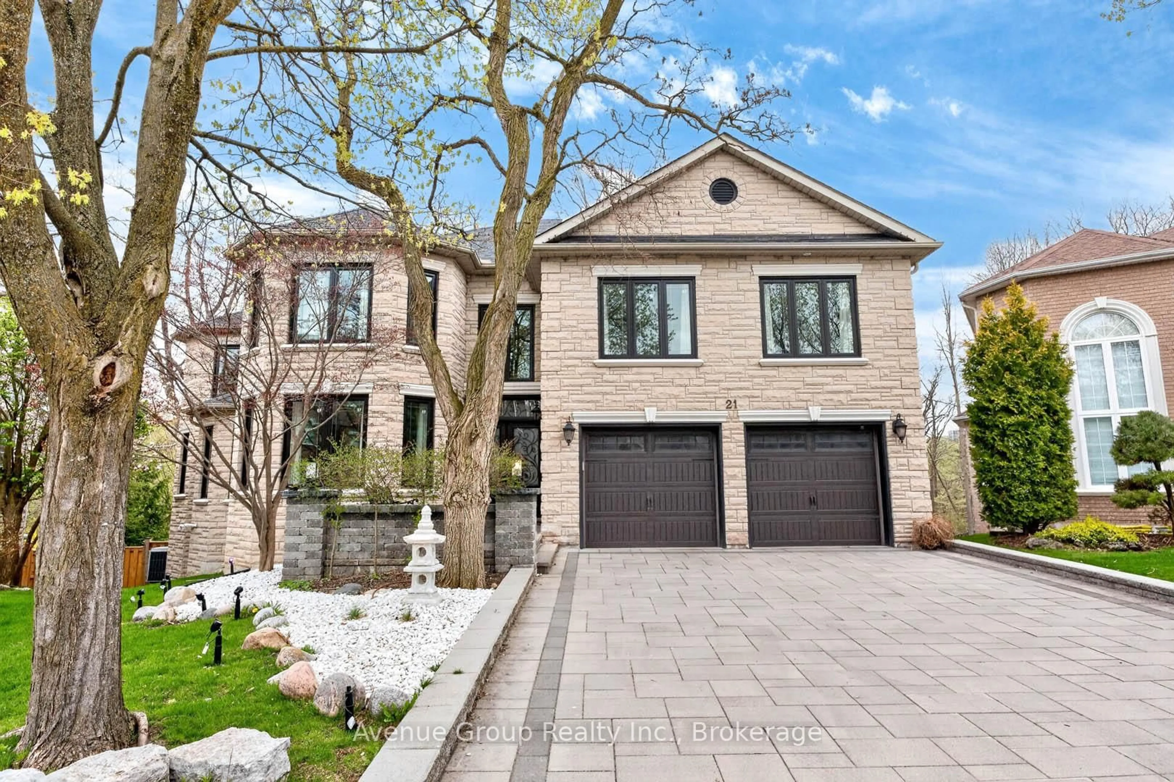 Home with brick exterior material, street for 21 Palace Crt, Richmond Hill Ontario L4B 4C3