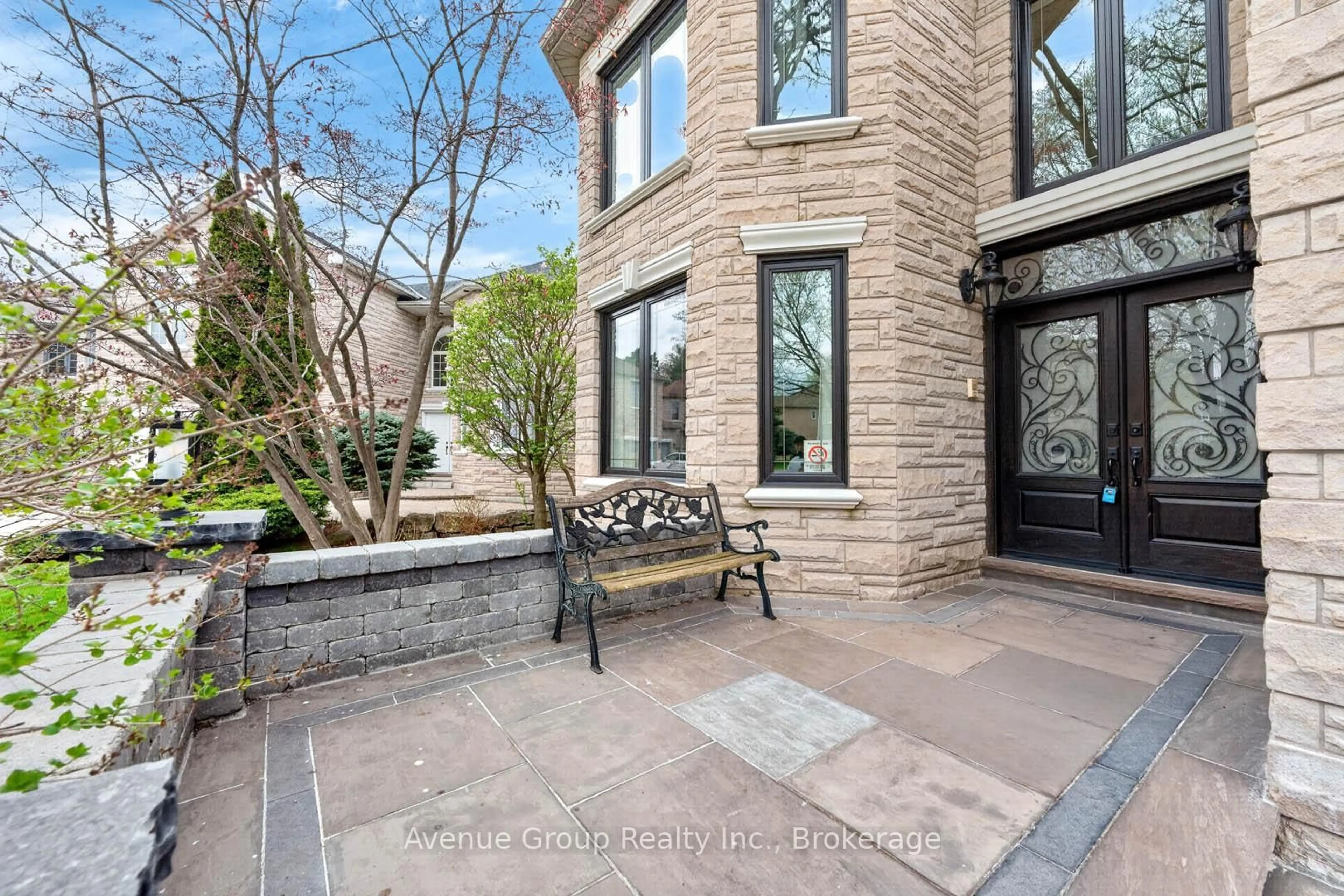 Unknown for 21 Palace Crt, Richmond Hill Ontario L4B 4C3