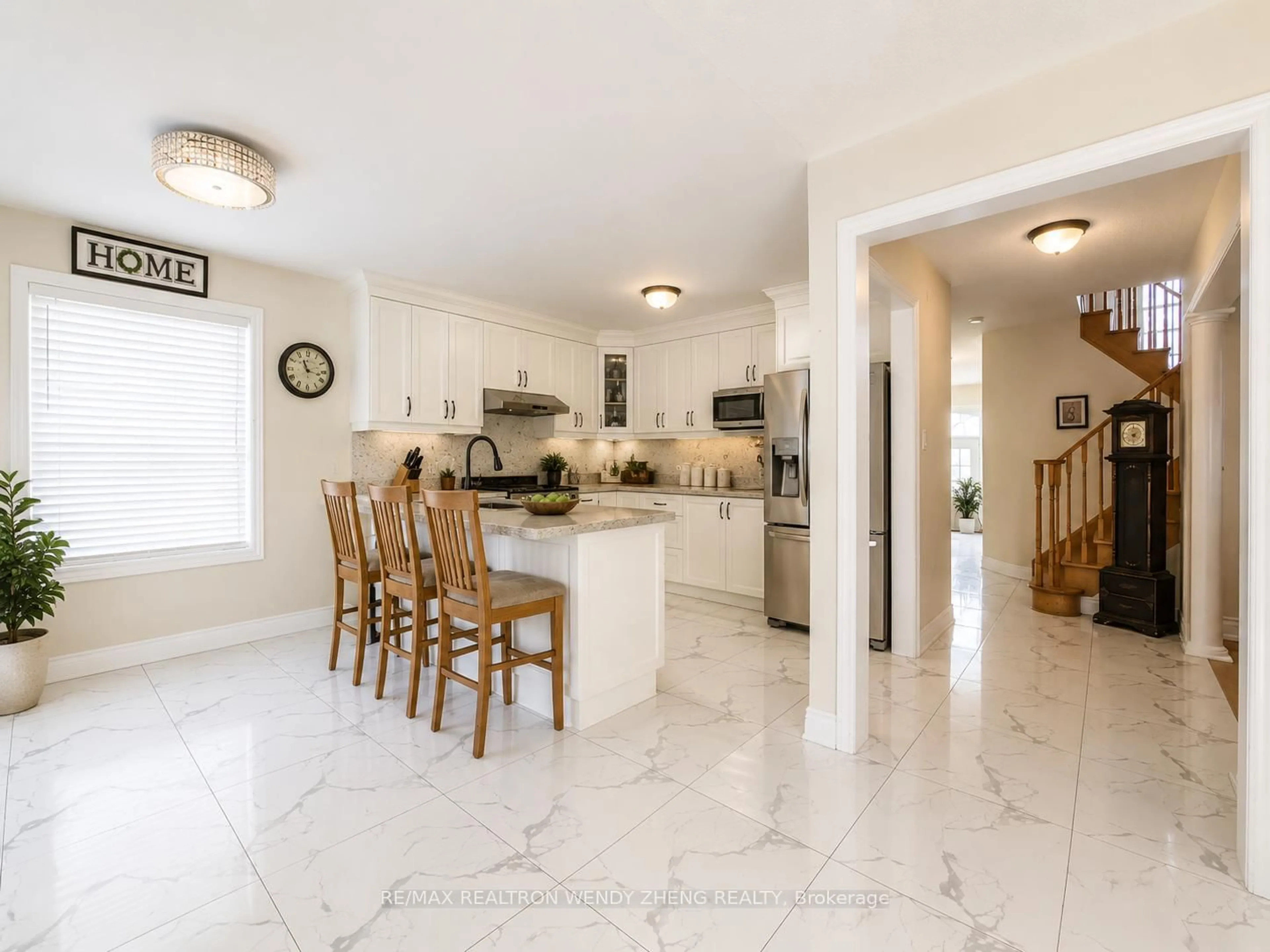 Open concept kitchen, ceramic/tile floor for 106 Domingo St, Vaughan Ontario L6A 3H5