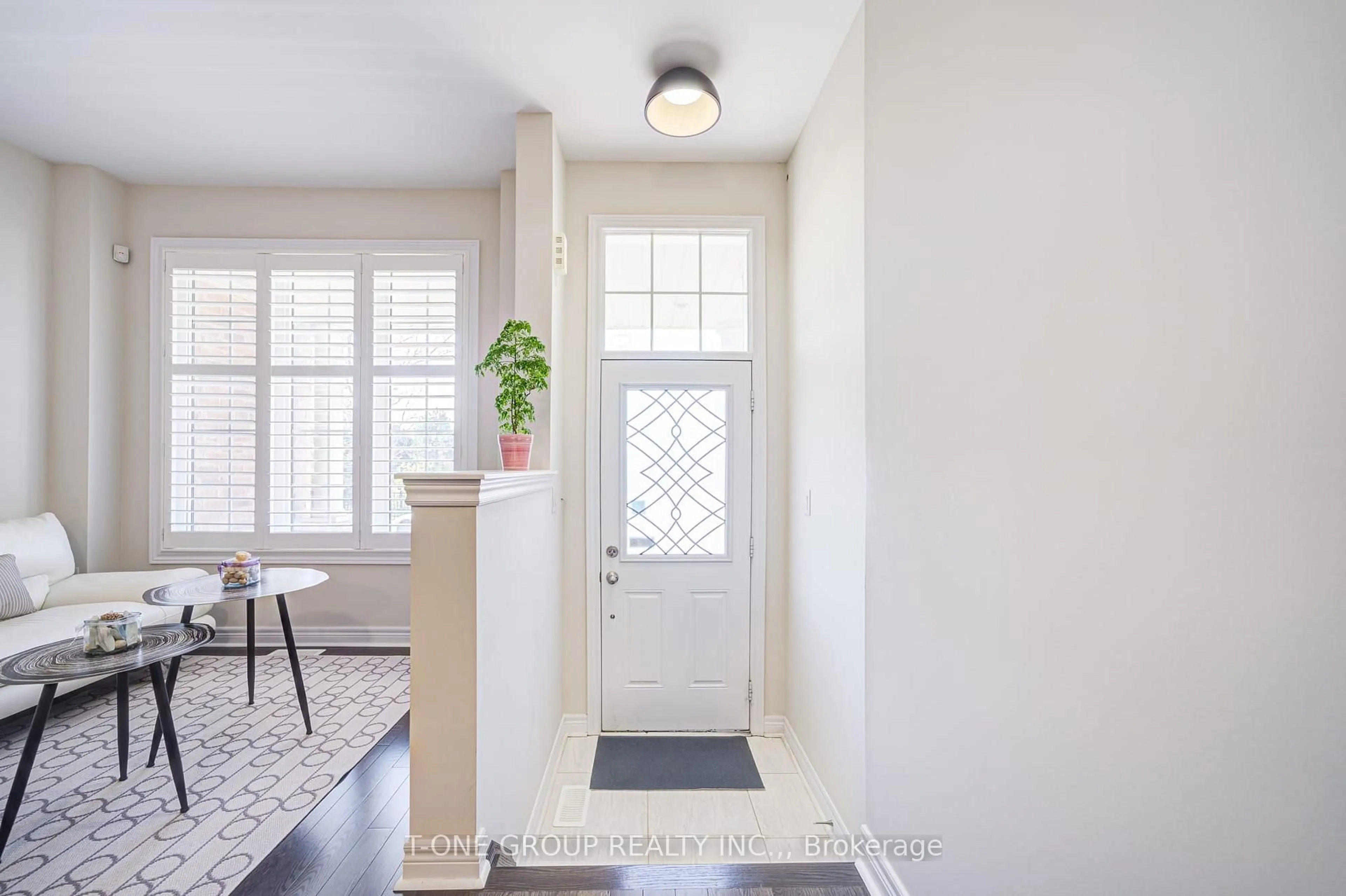 Indoor entryway for 42 Christian Ritter Dr, Markham Ontario L6C 0W1