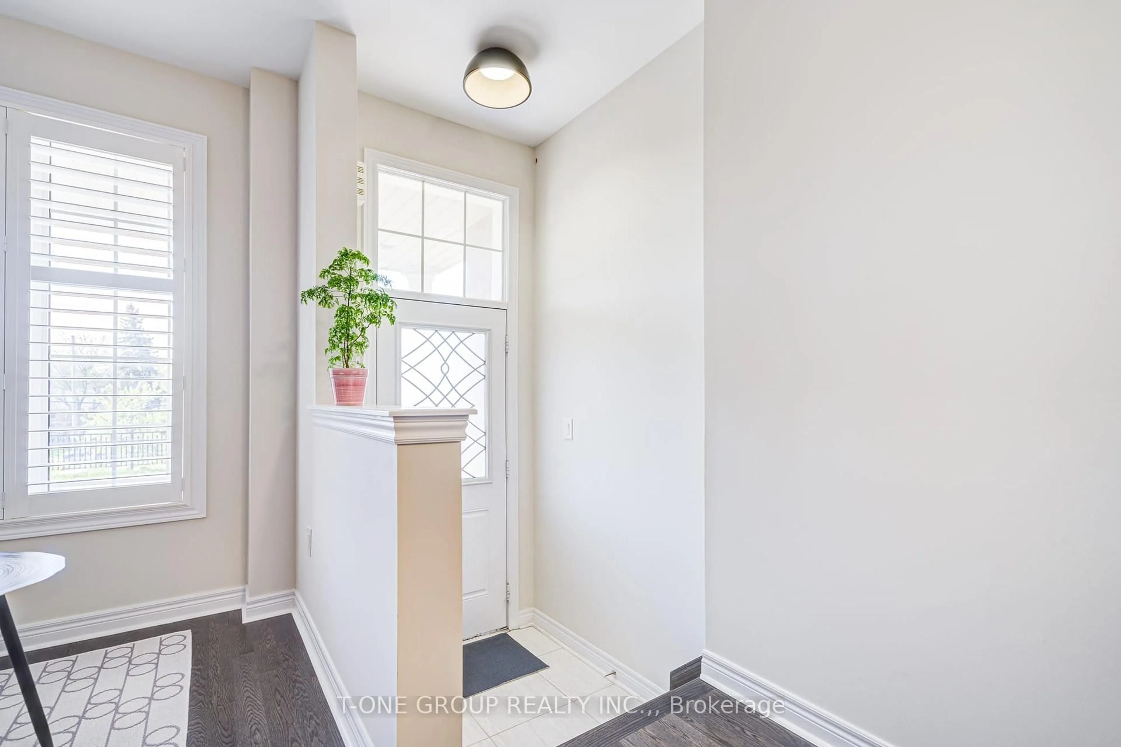 Indoor entryway for 42 Christian Ritter Dr, Markham Ontario L6C 0W1