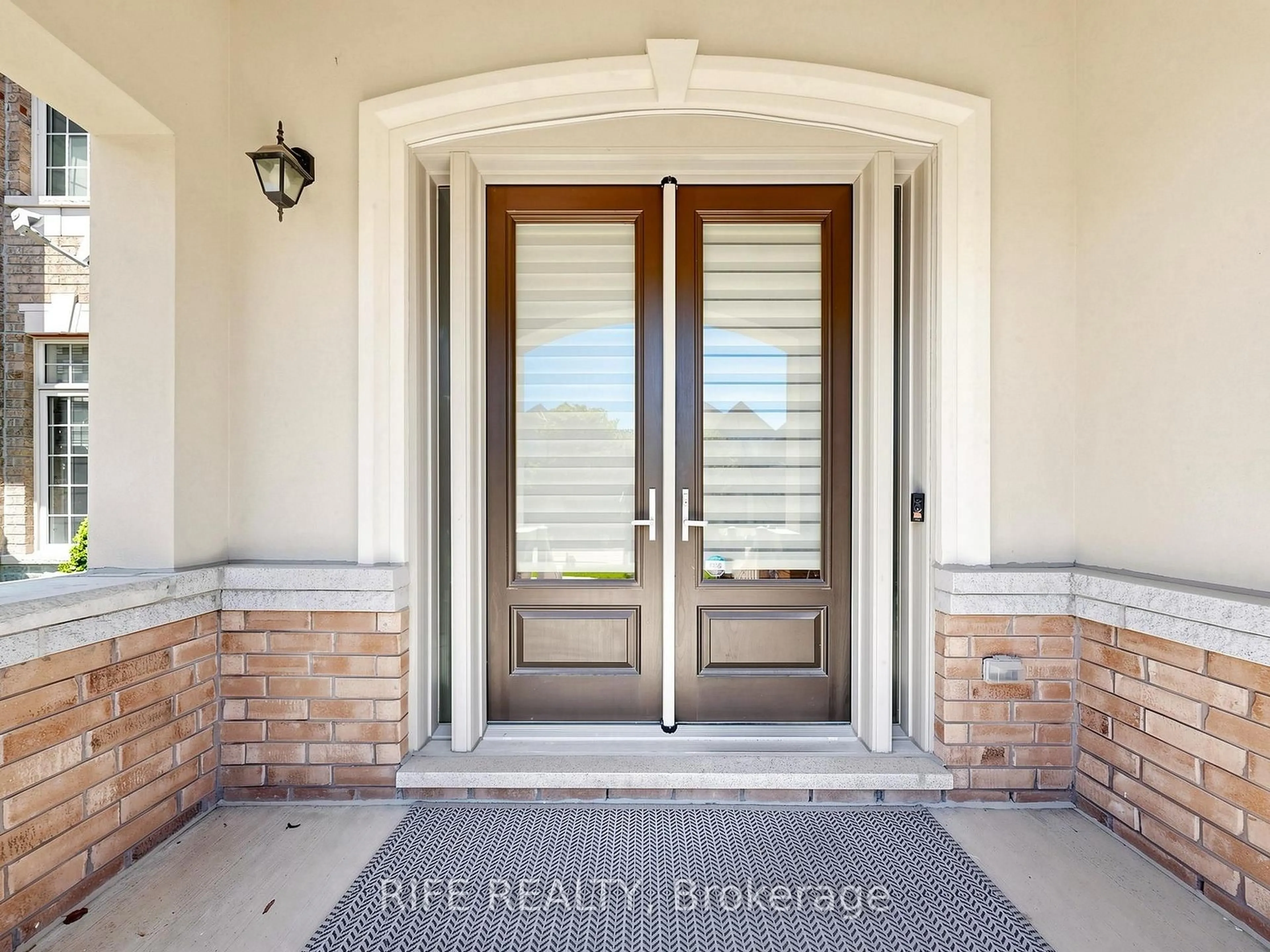 Indoor entryway for 18 Rossini Dr, Richmond Hill Ontario L4E 0R5