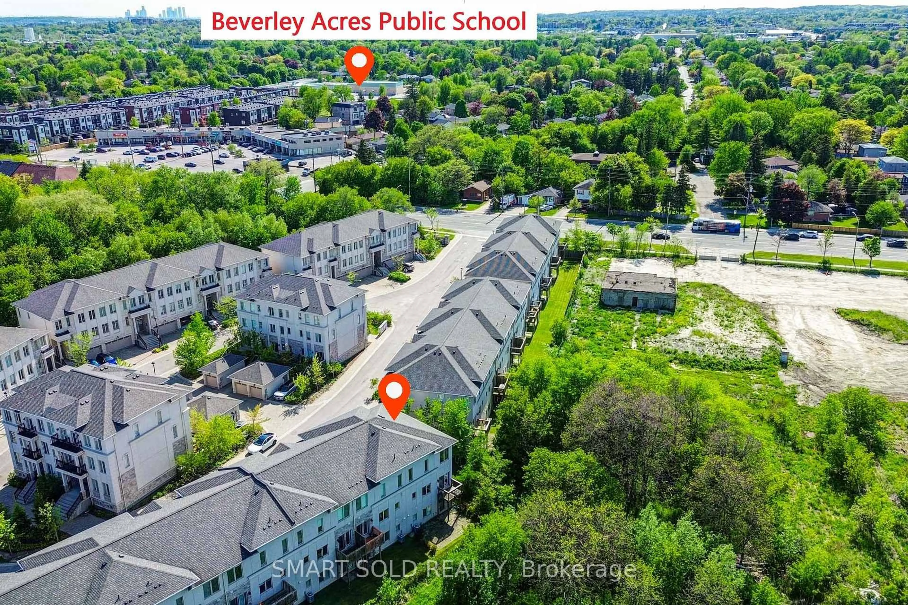 A pic from outside/outdoor area/front of a property/back of a property/a pic from drone, street for 29 Plowman Lane, Richmond Hill Ontario L4S 0G4