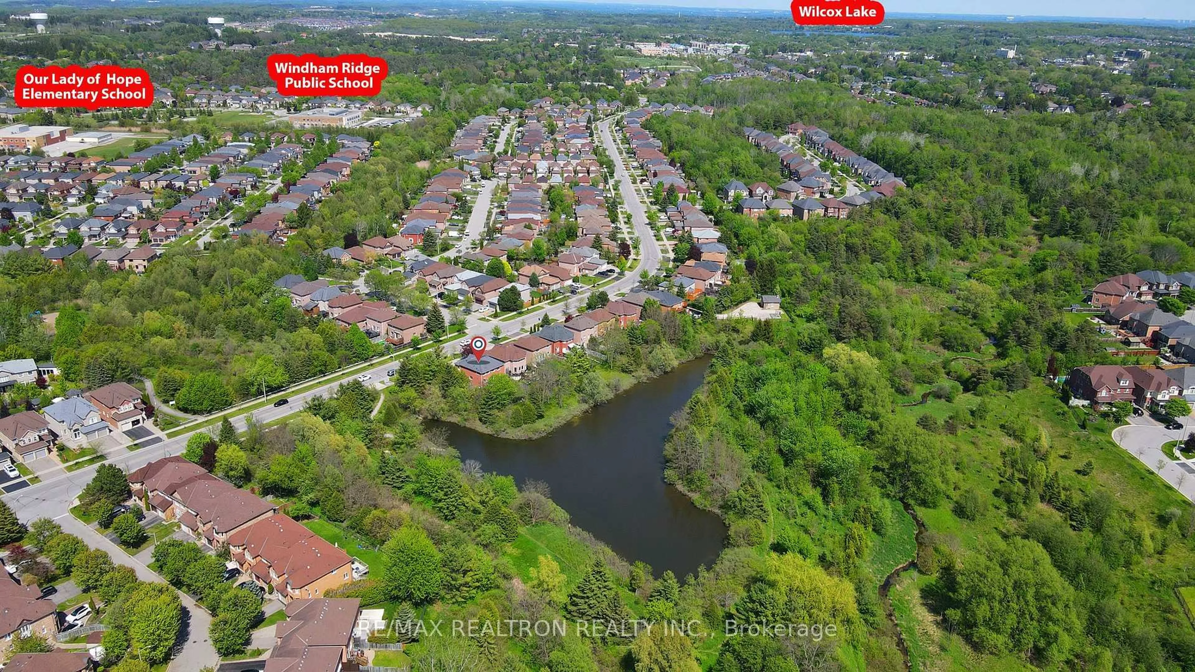 A pic from outside/outdoor area/front of a property/back of a property/a pic from drone, water/lake/river/ocean view for 221 Humberland Dr, Richmond Hill Ontario L4E 3T3