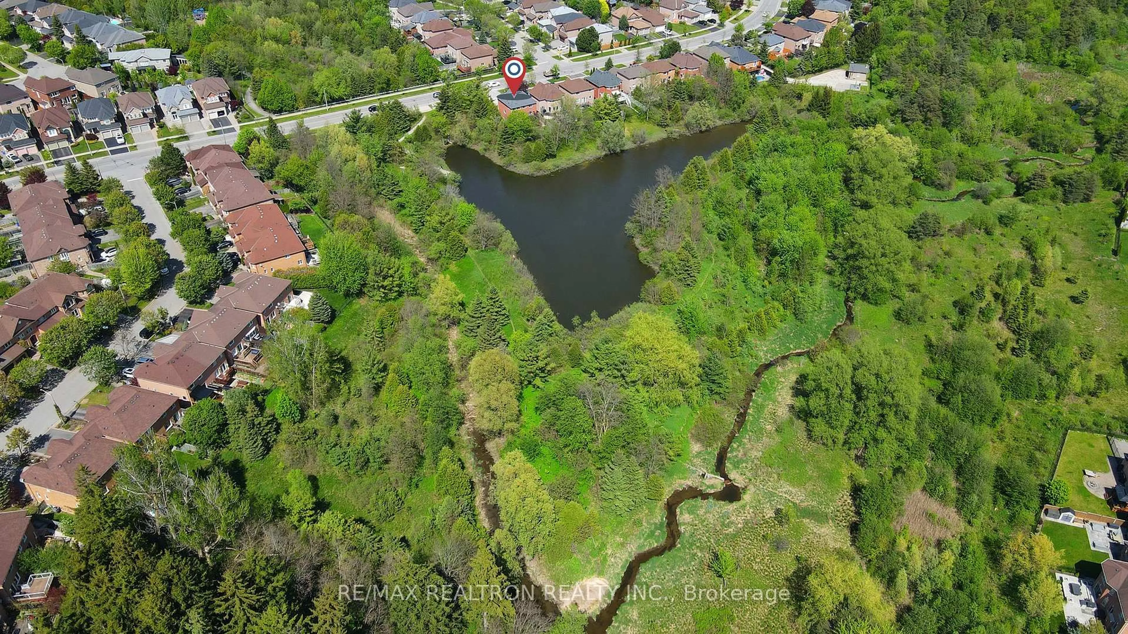 A pic from outside/outdoor area/front of a property/back of a property/a pic from drone, water/lake/river/ocean view for 221 Humberland Dr, Richmond Hill Ontario L4E 3T3