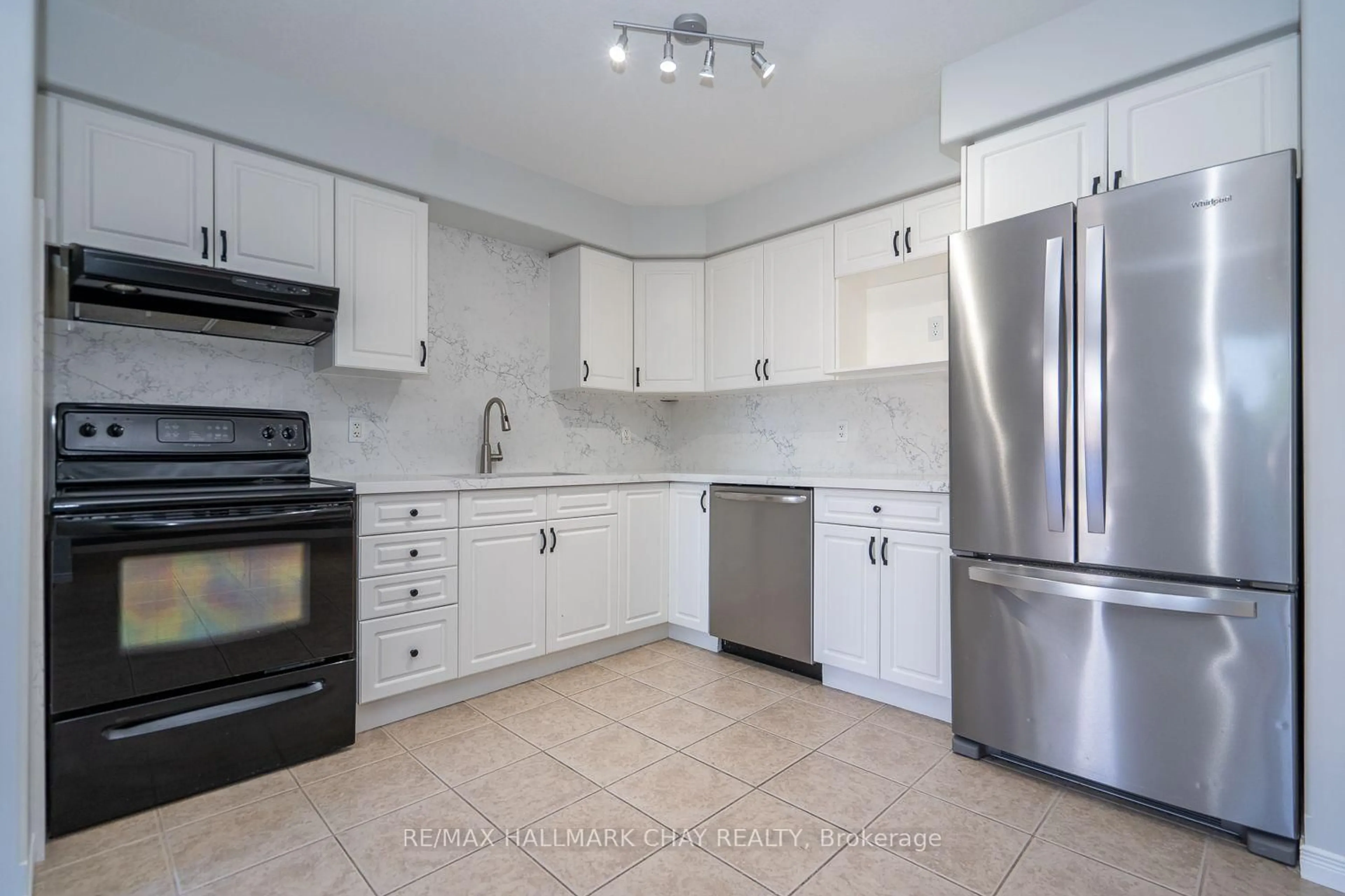 Standard kitchen, ceramic/tile floor for 15 Wallace St, New Tecumseth Ontario L9R 2G5