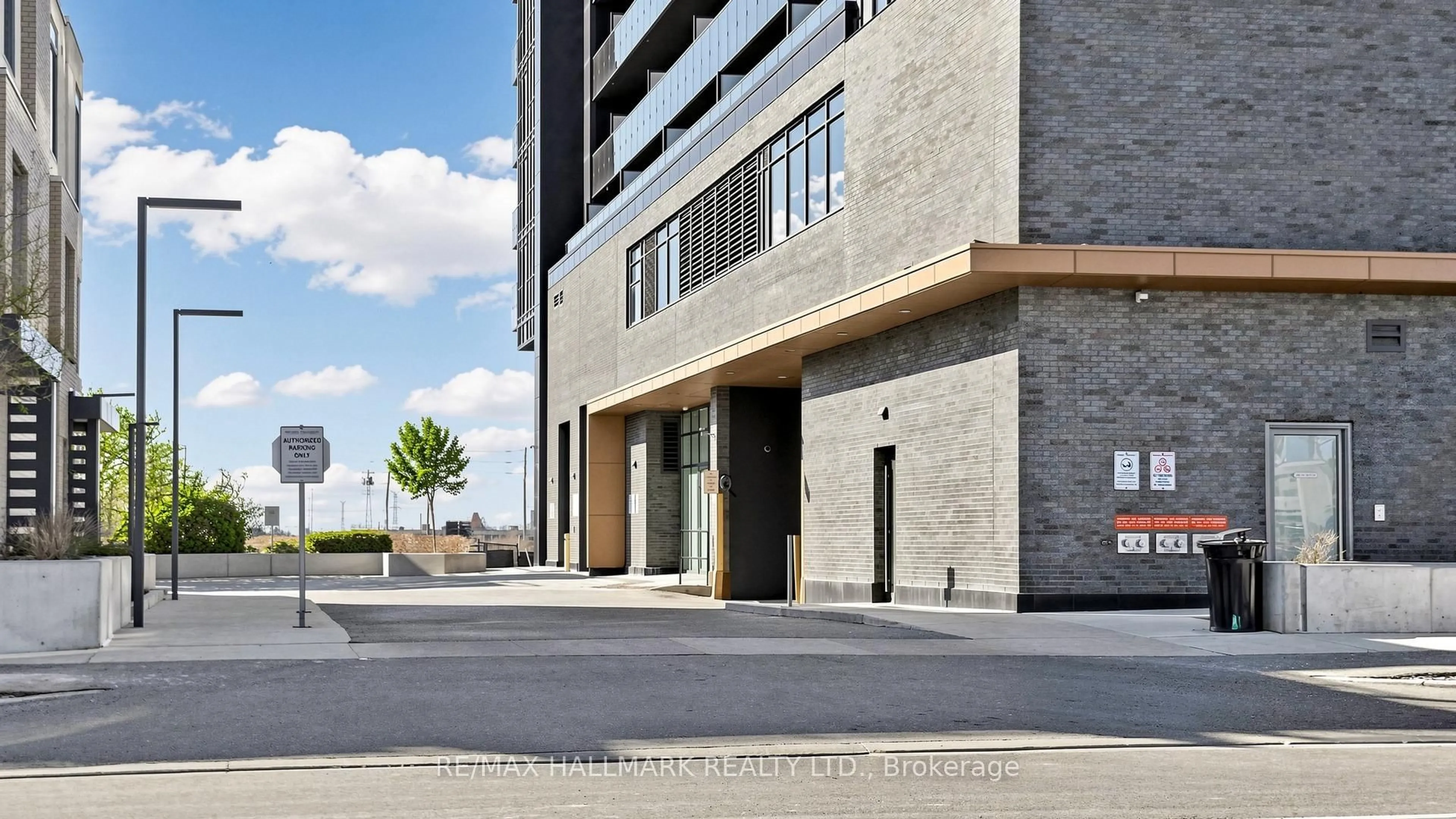 Indoor foyer for 7895 Jane St #702, Vaughan Ontario L4K 2M7