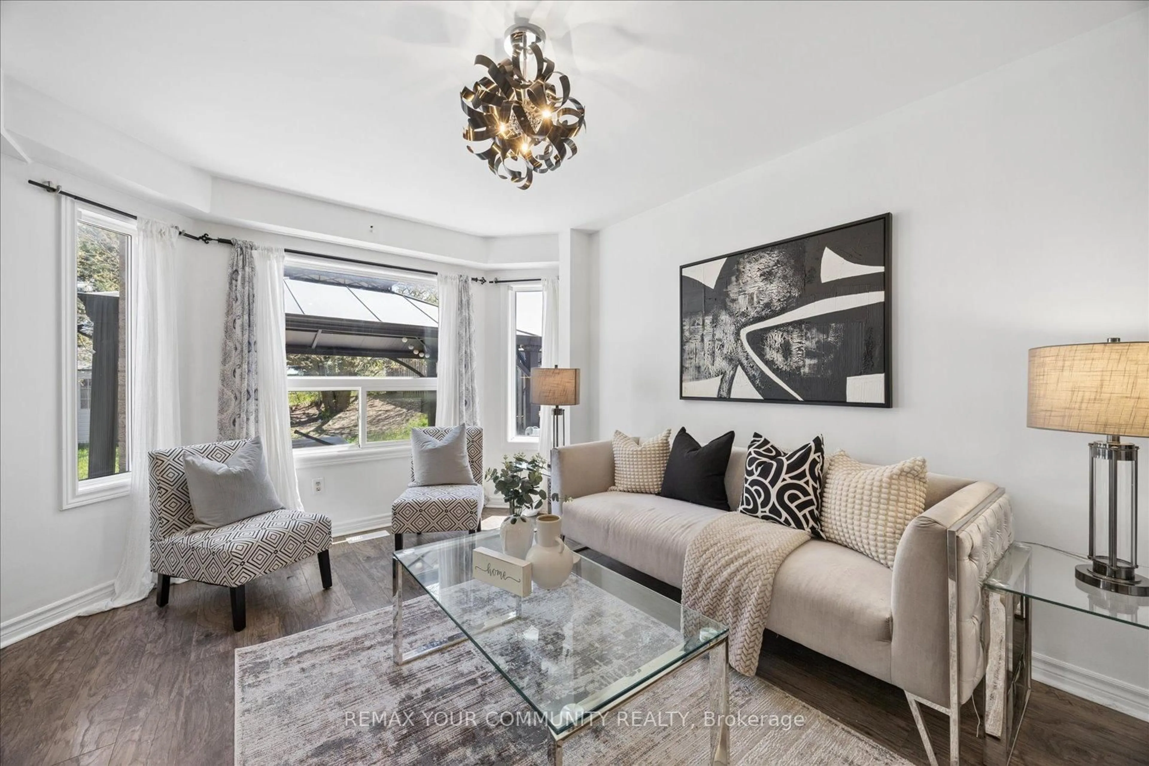 Living room with furniture, unknown for 23 Breeze Dr, Bradford West Gwillimbury Ontario L3Z 3A6