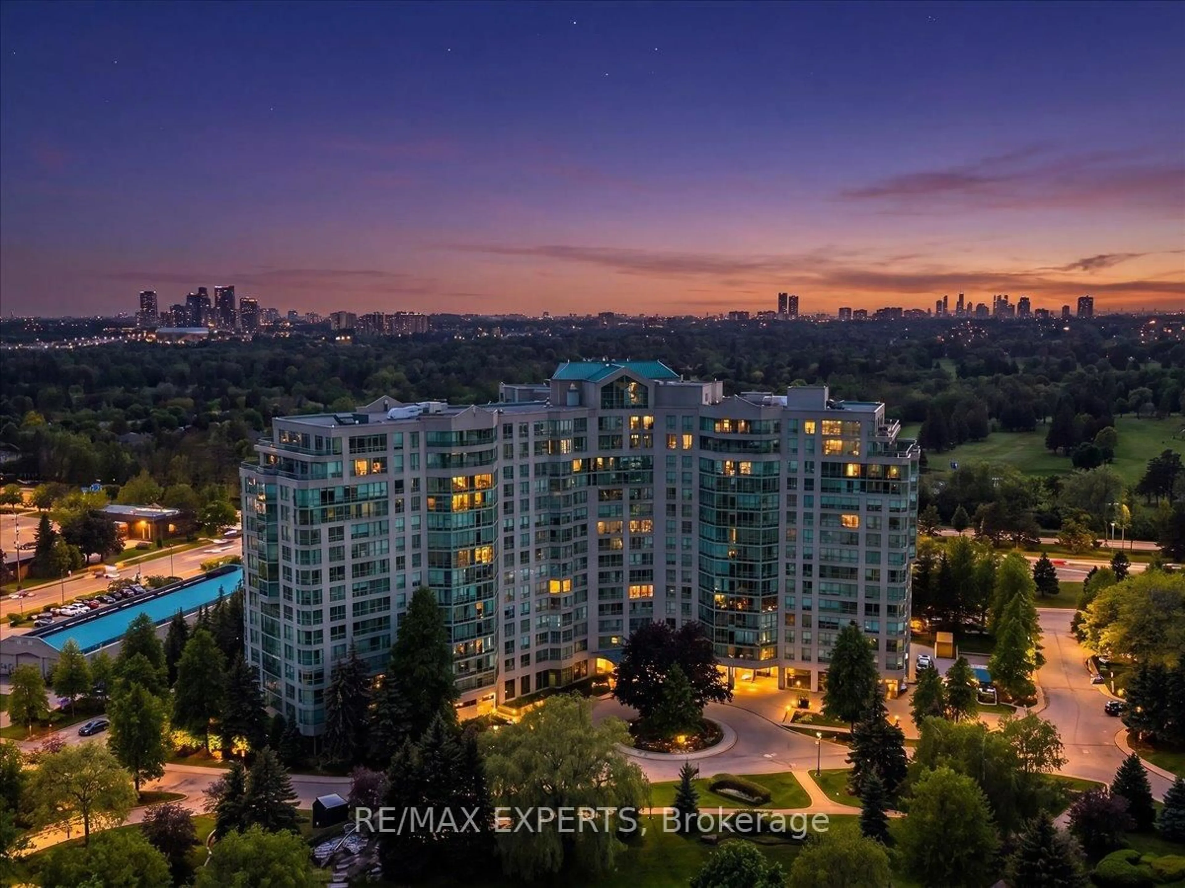 A pic from outside/outdoor area/front of a property/back of a property/a pic from drone, city buildings view from balcony for 7805 Bayview Ave #1122, Markham Ontario L3T 7N1
