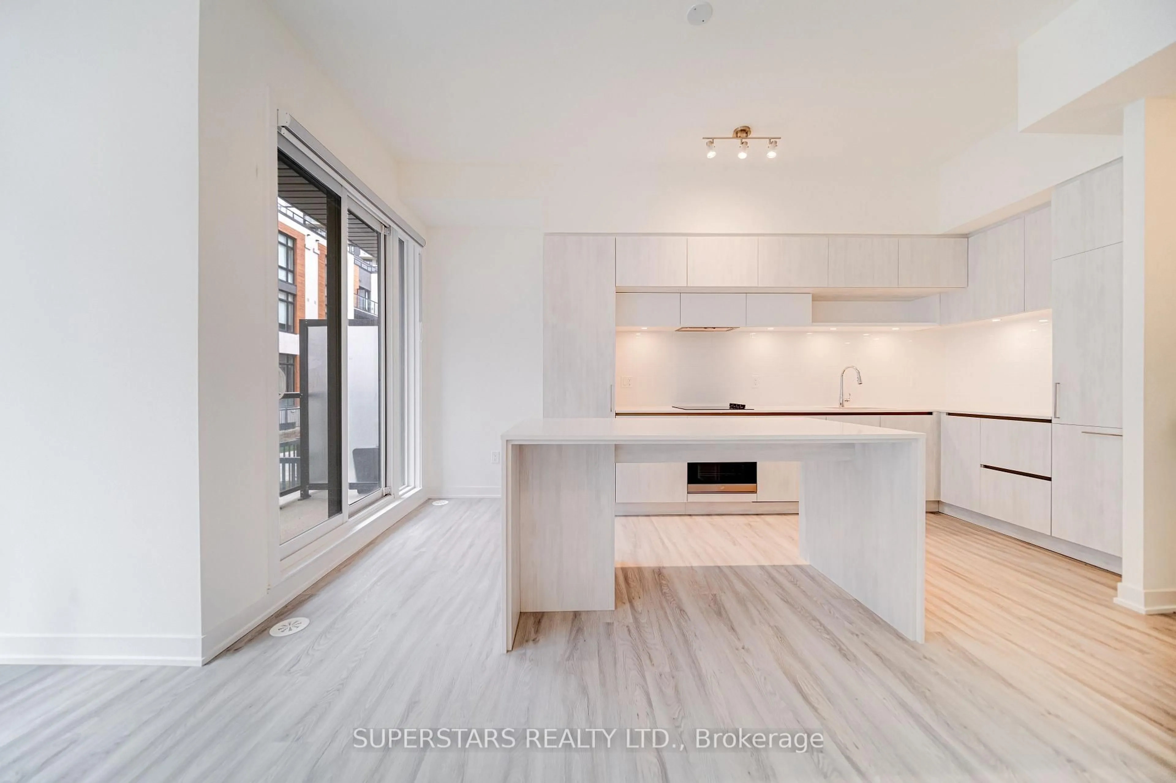 Open concept kitchen, unknown for 14 David Eyer Rd #1005, Richmond Hill Ontario L4S 0N4