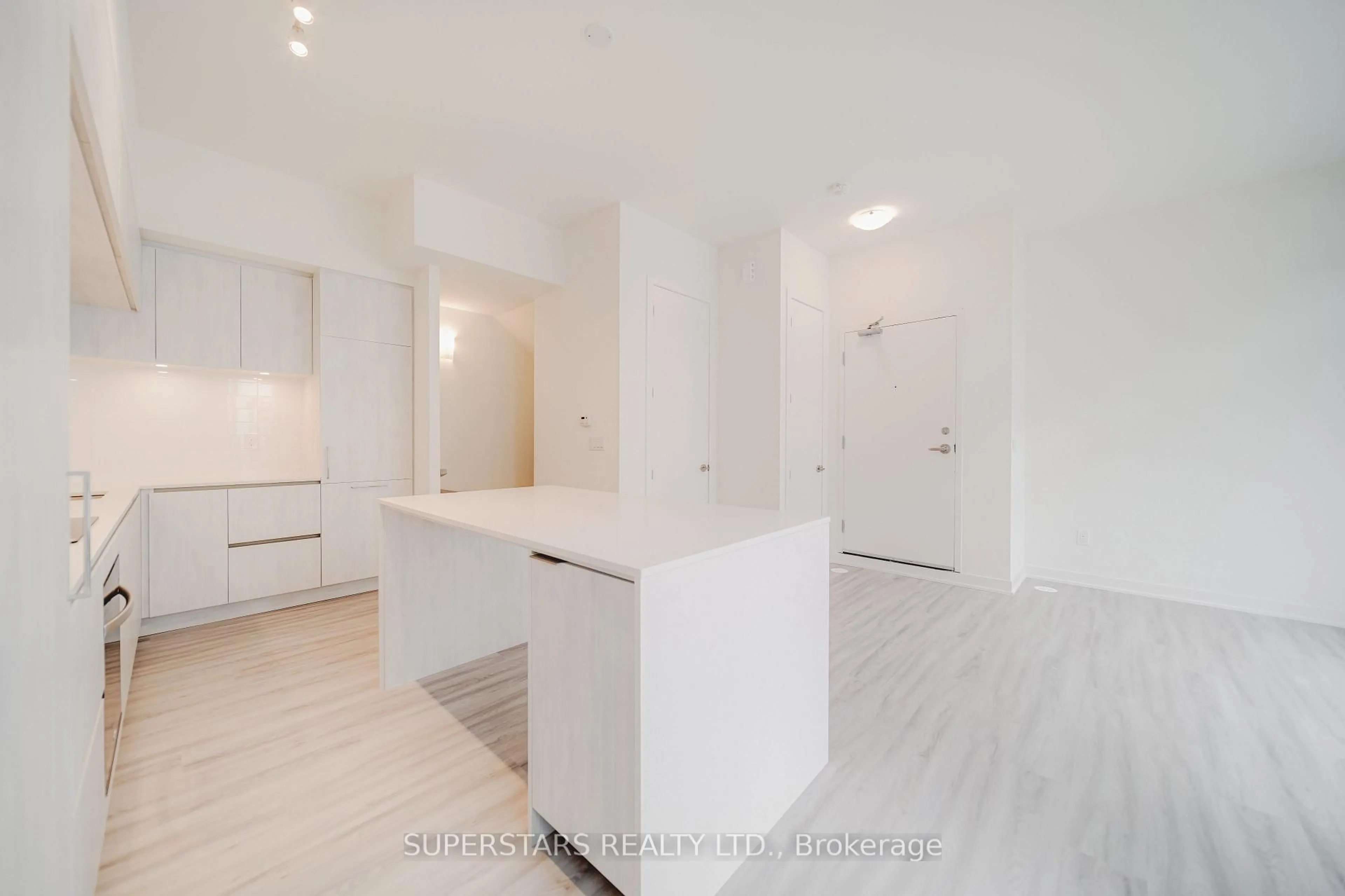 Open concept kitchen, unknown for 14 David Eyer Rd #1005, Richmond Hill Ontario L4S 0N4