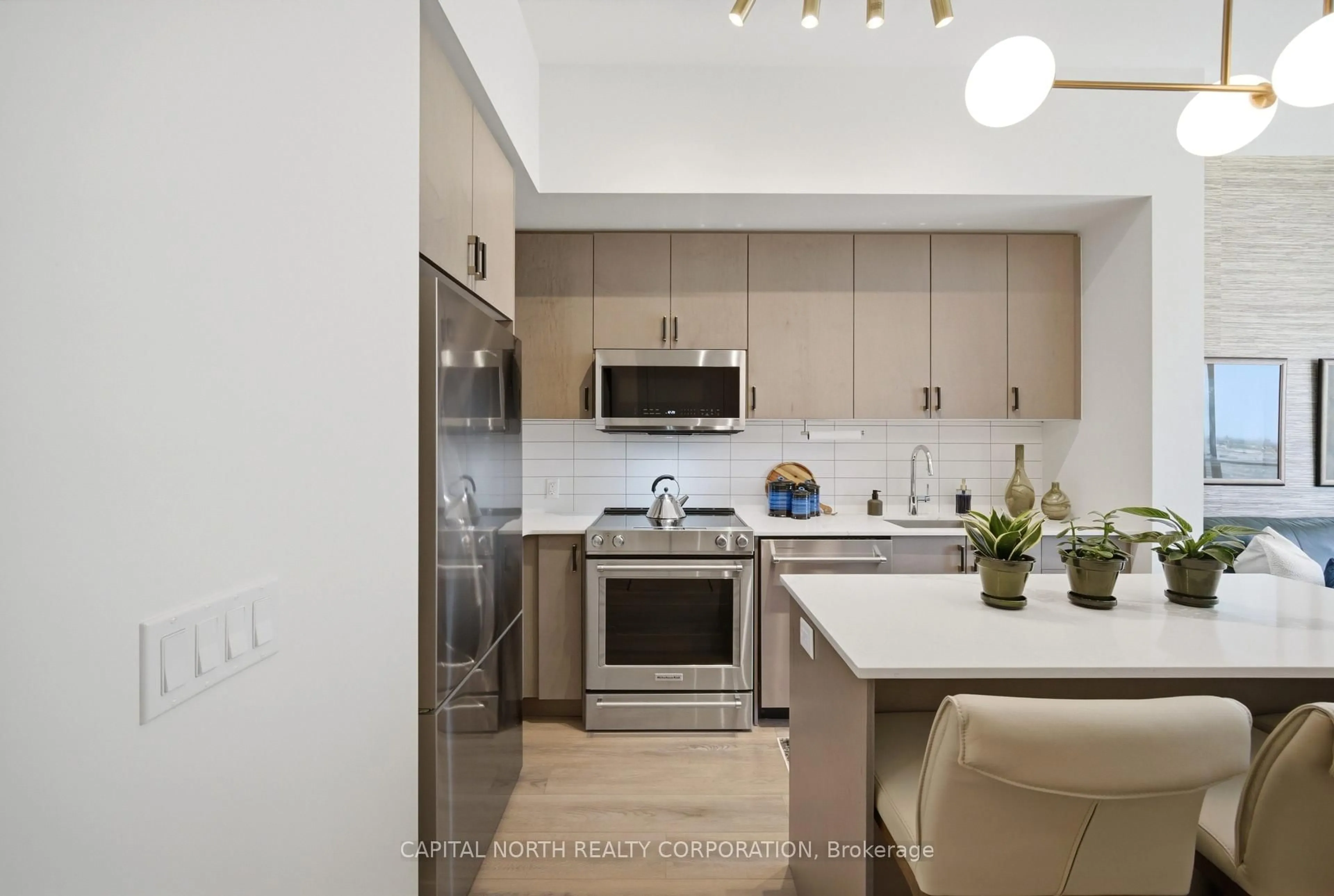 Standard kitchen, ceramic/tile floor for 9000 Jane St #620, Vaughan Ontario L4K 2M9
