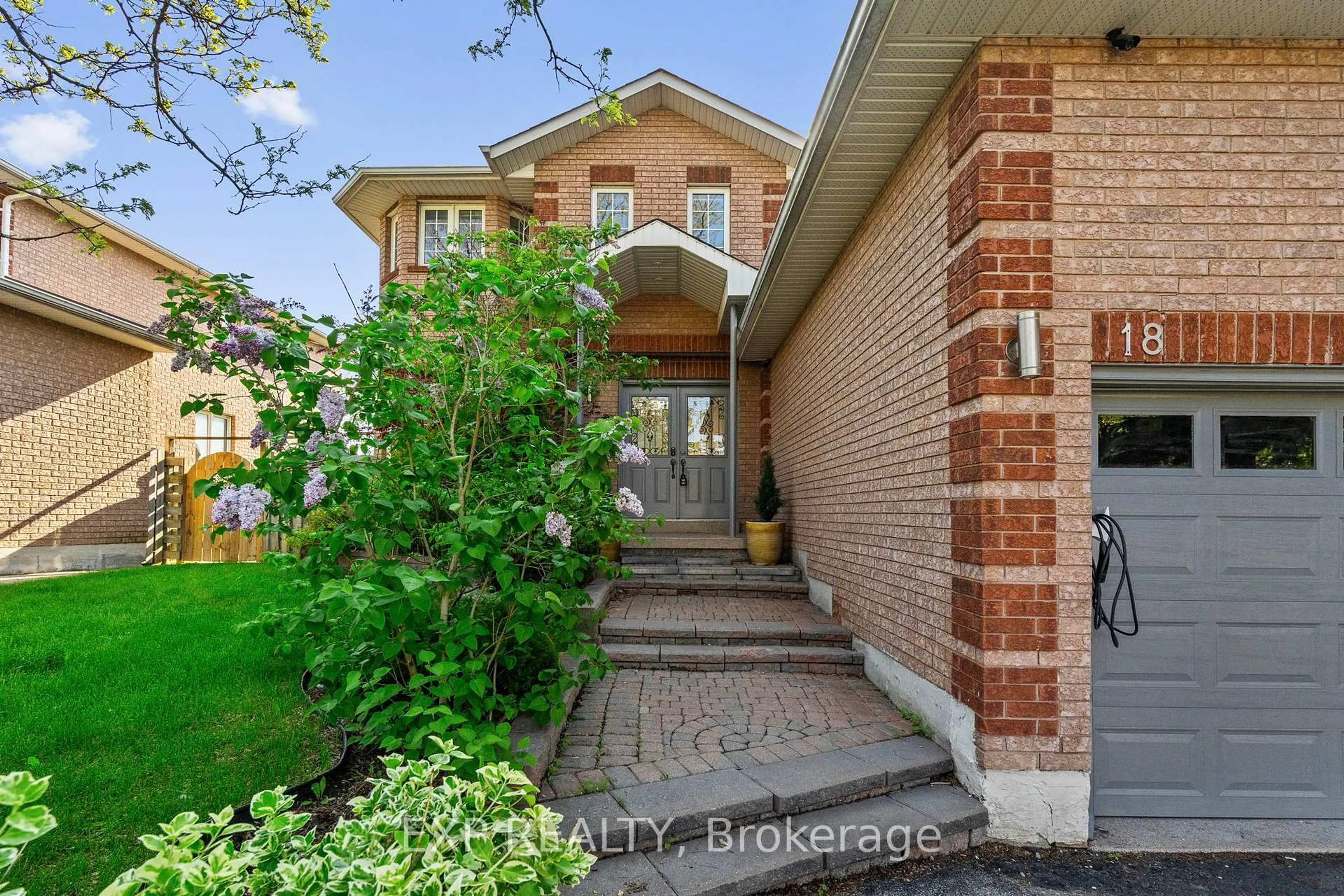 Home with brick exterior material, street for 18 Fox Run Lane, Bradford West Gwillimbury Ontario L3Z 2Z3