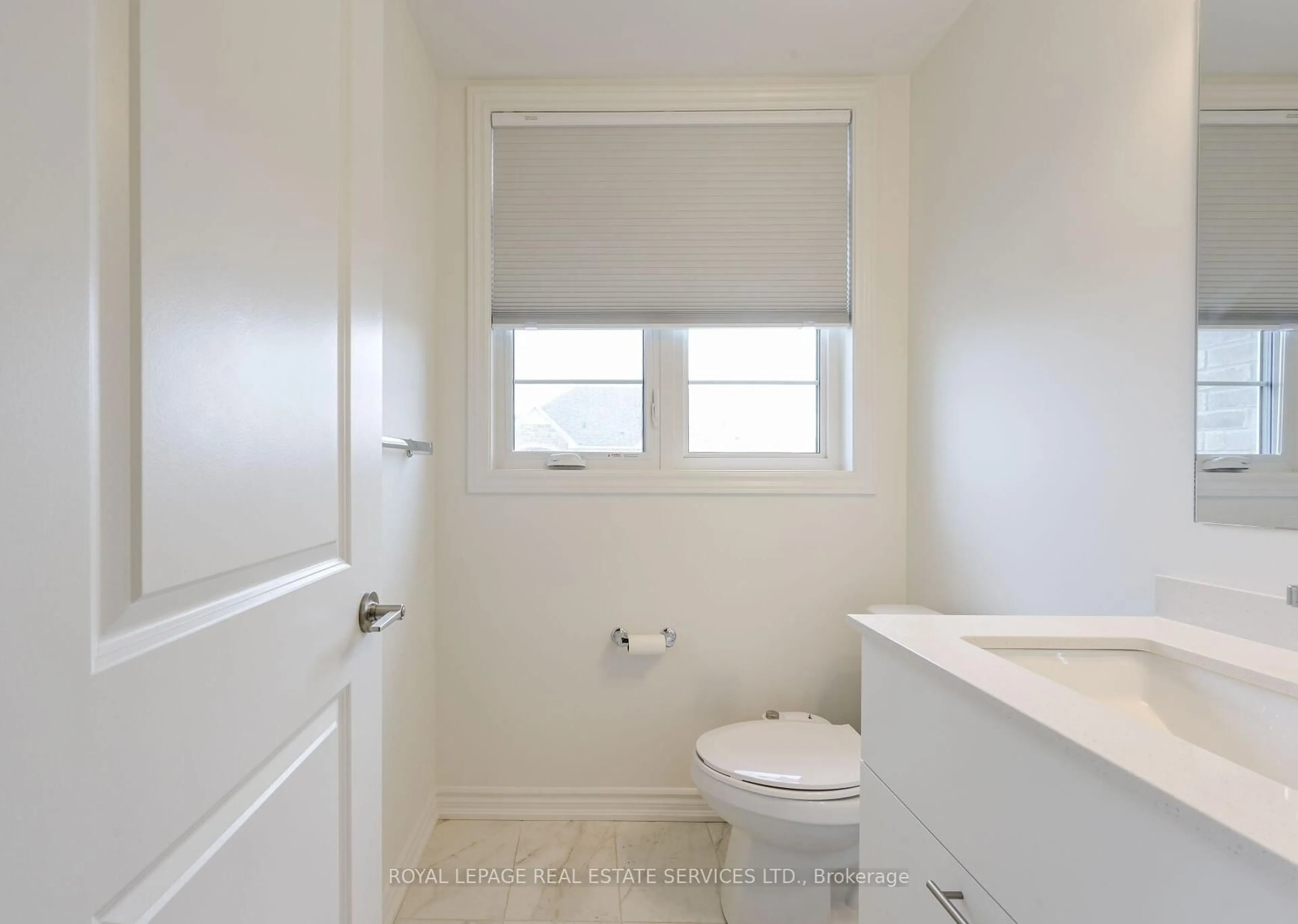 Standard bathroom, unknown for 2 Paisley Dr, Bradford West Gwillimbury Ontario L3Z 4P3