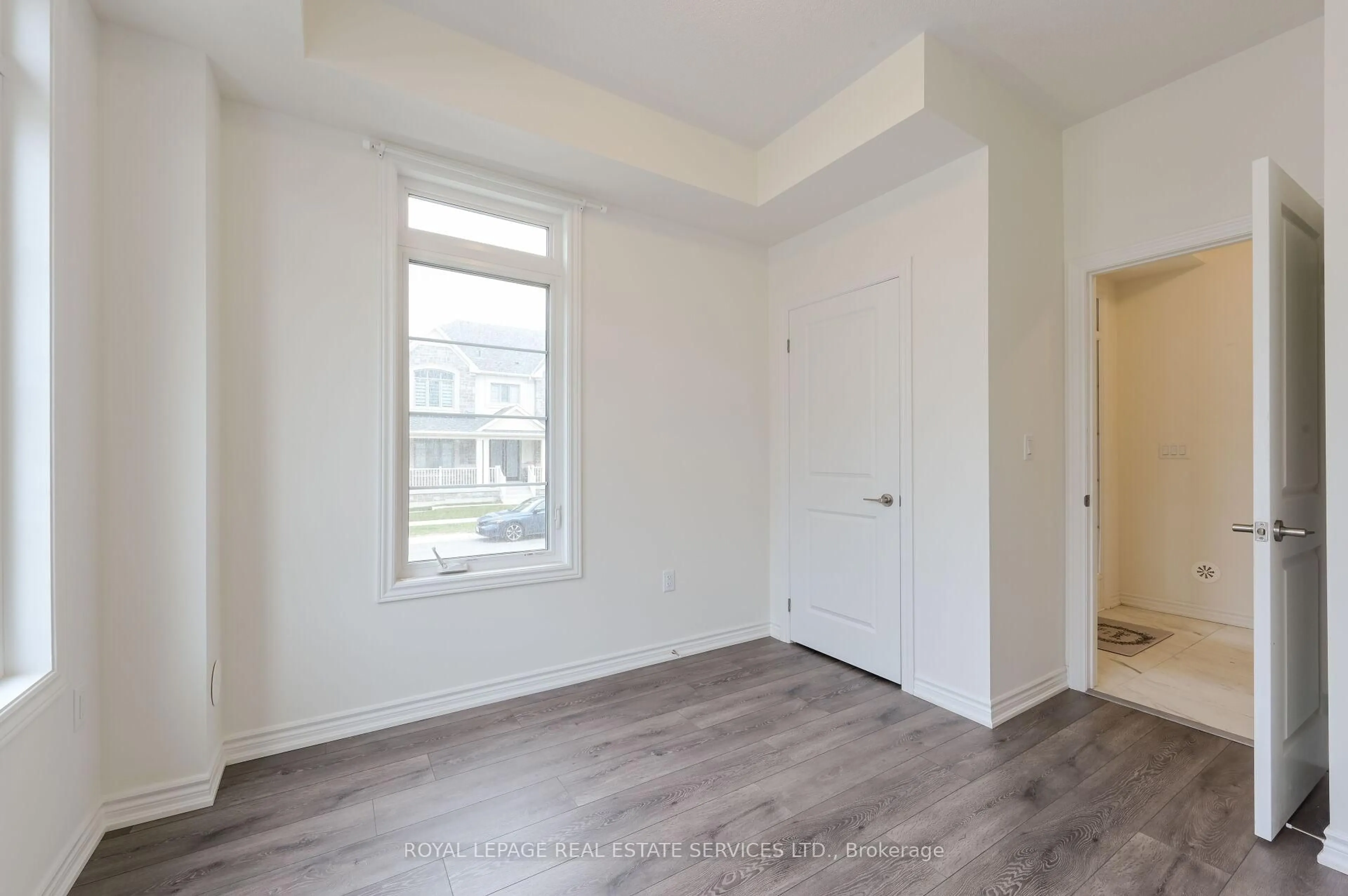 A pic of a room for 2 Paisley Dr, Bradford West Gwillimbury Ontario L3Z 4P3