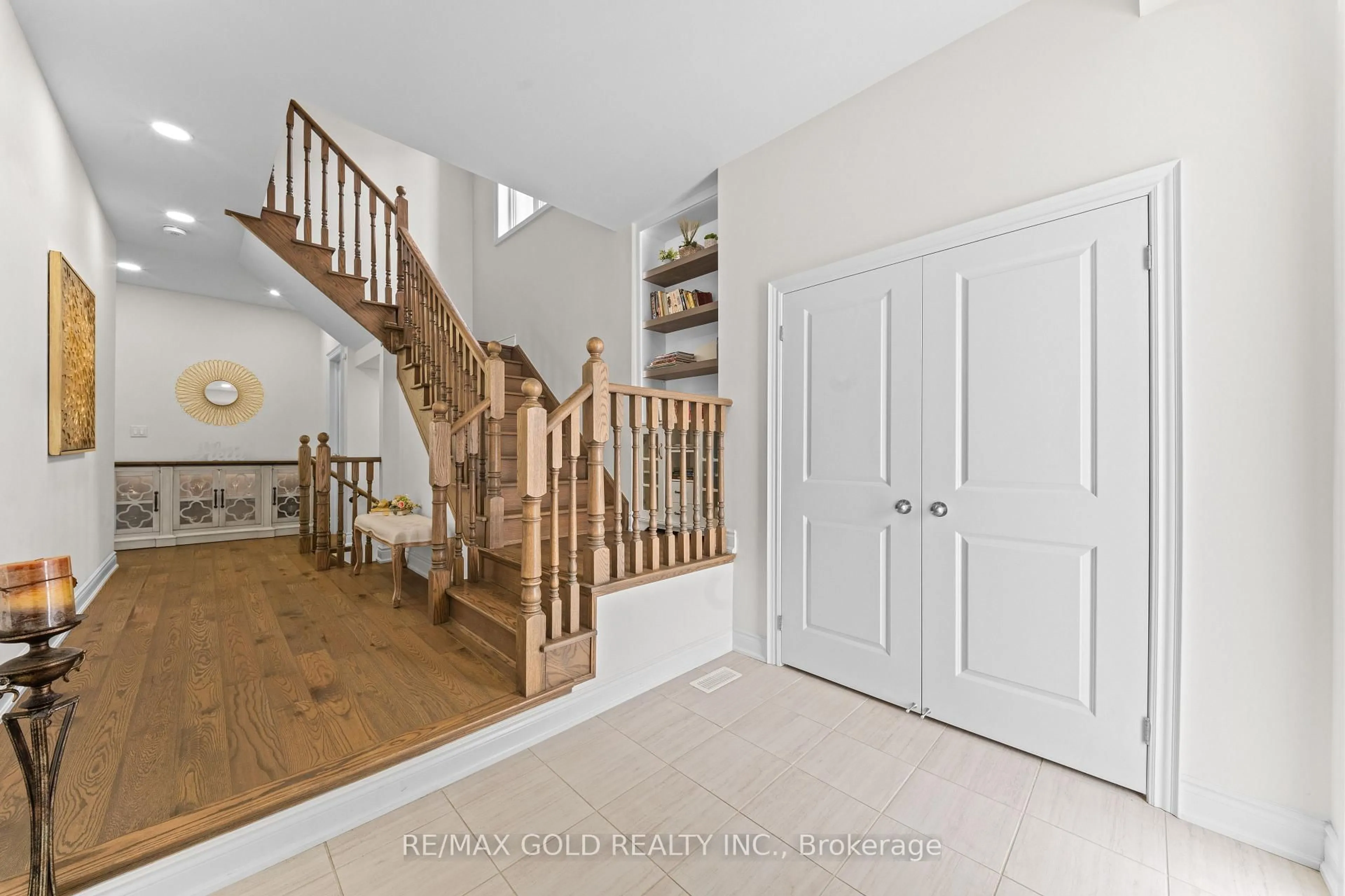 Indoor entryway for 58 Stilton Ave, Vaughan Ontario L4H 5B9