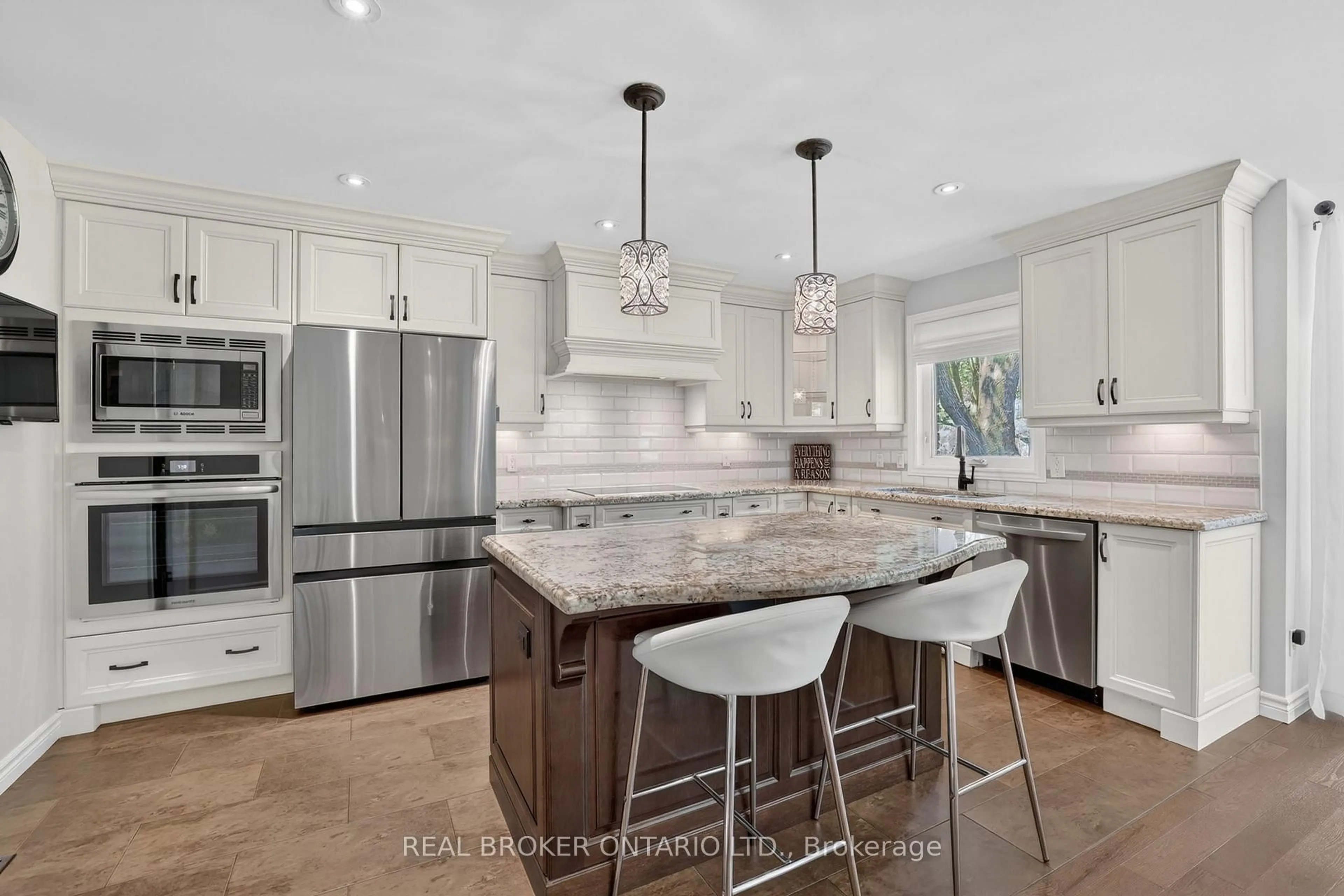 Contemporary kitchen, ceramic/tile floor for 6 Sunset St, East Gwillimbury Ontario L9N 1H4