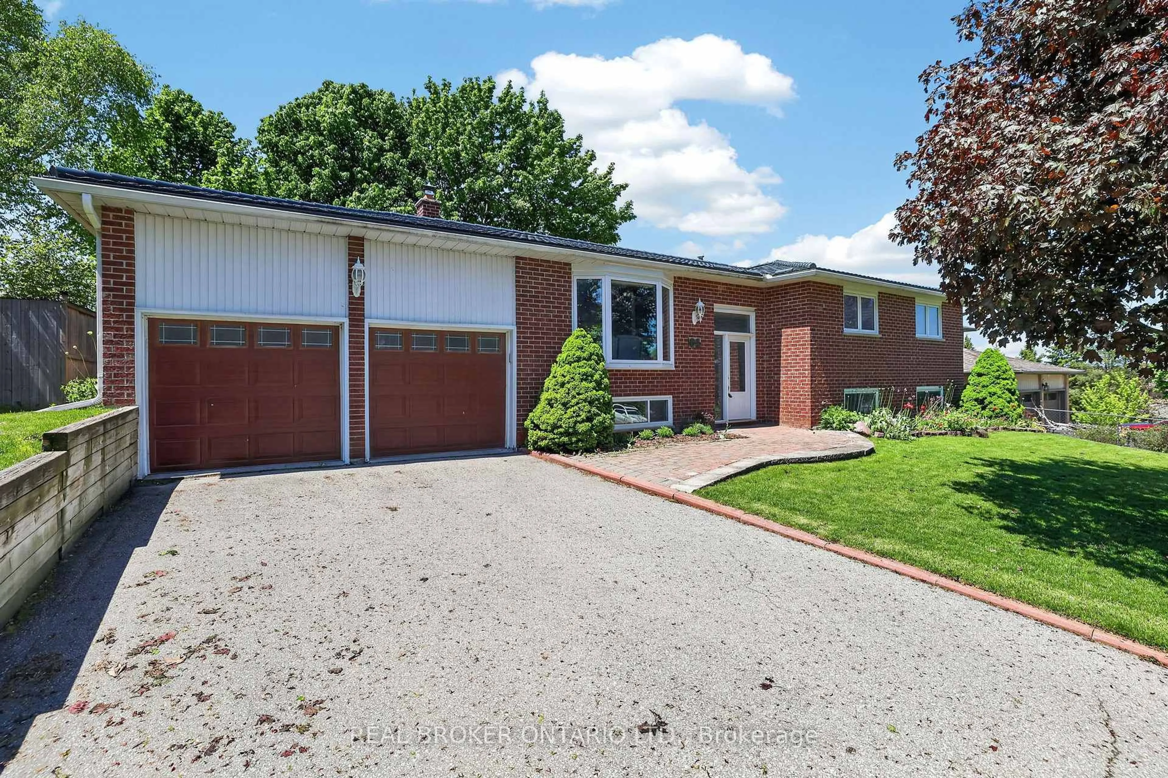 Home with brick exterior material, street for 84 Samuel Lount Rd, East Gwillimbury Ontario L9N 1G5