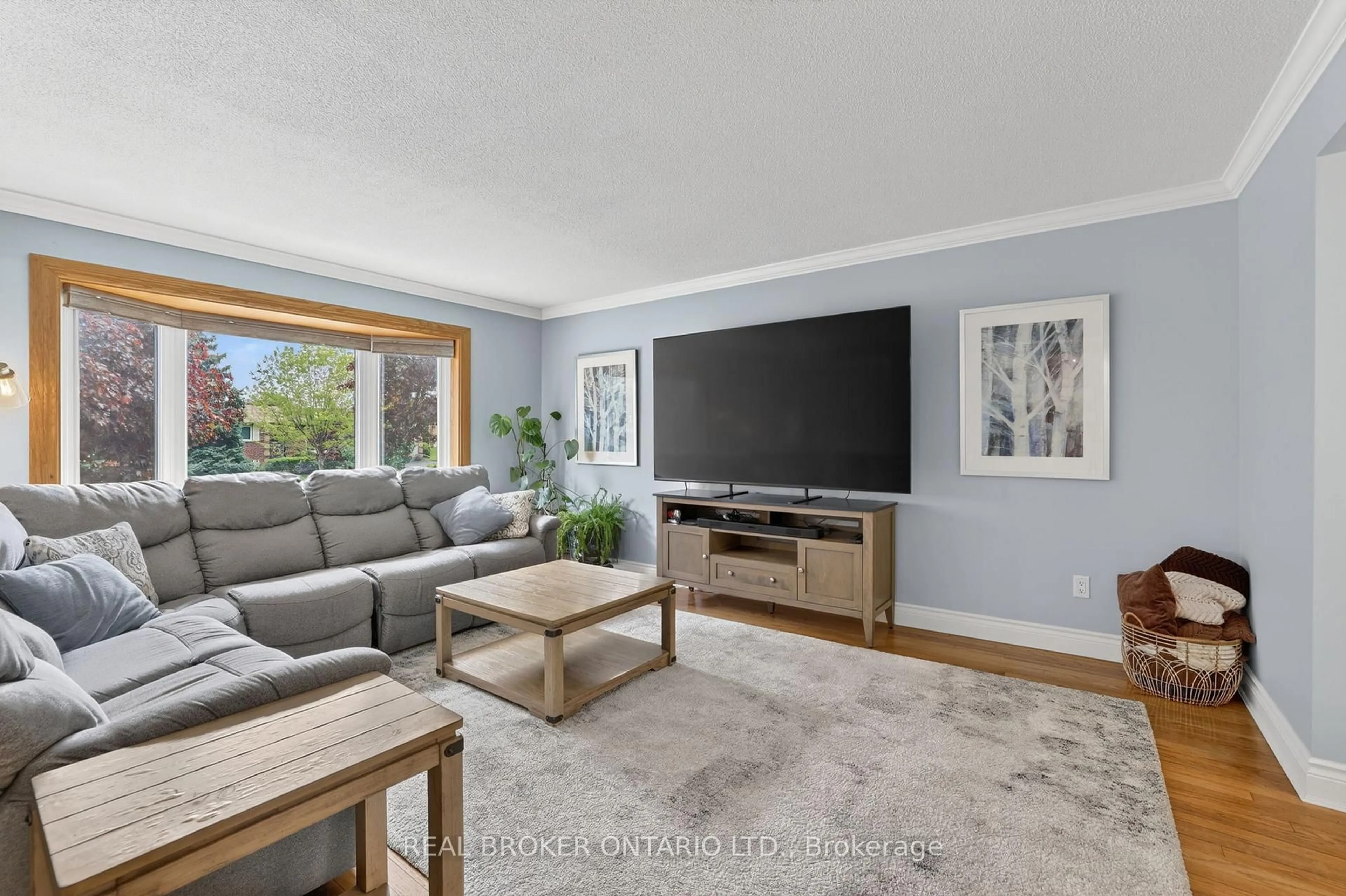 Living room with furniture, unknown for 84 Samuel Lount Rd, East Gwillimbury Ontario L9N 1G5